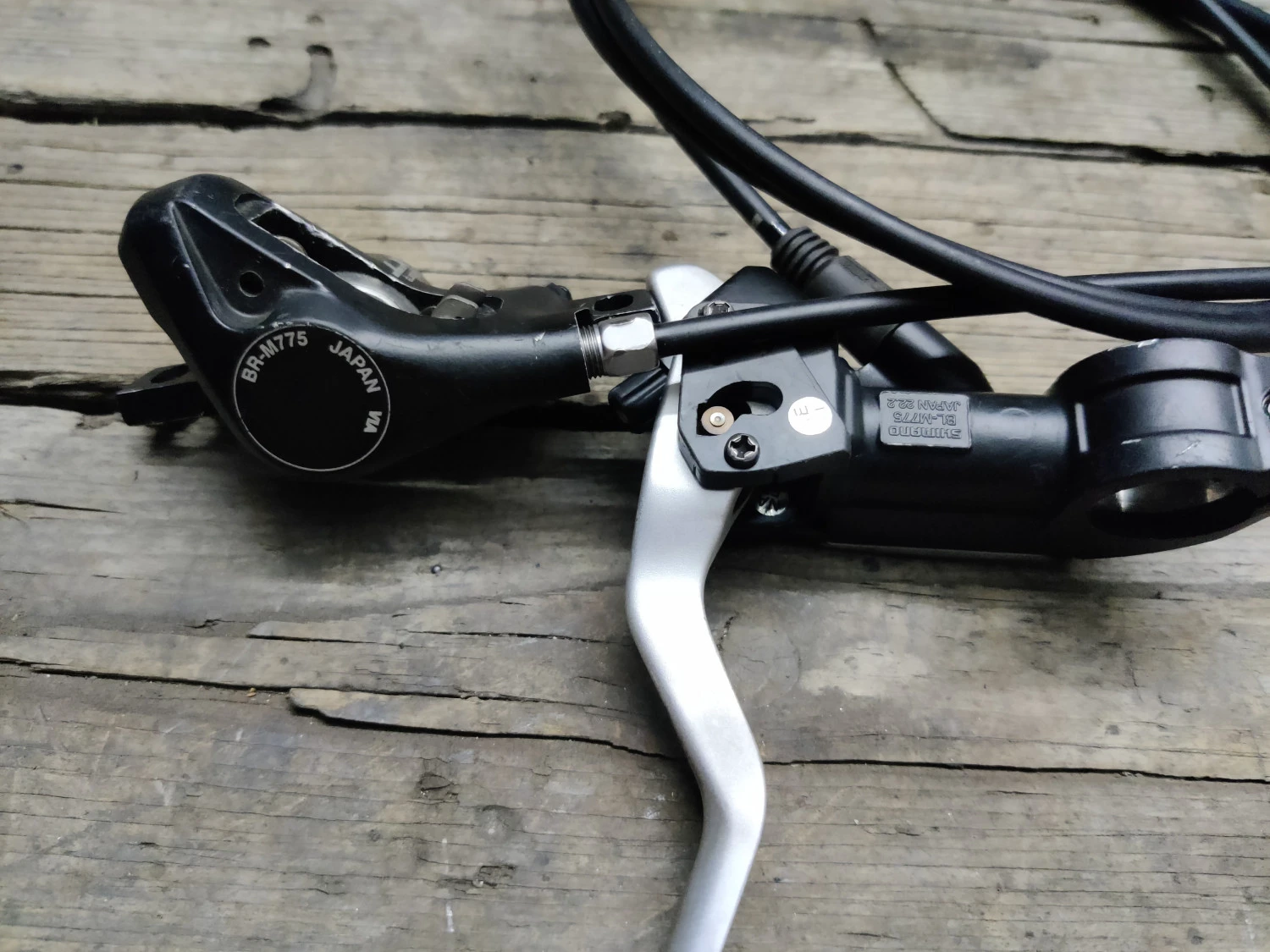 5. Frana spate Shimano Deore XT