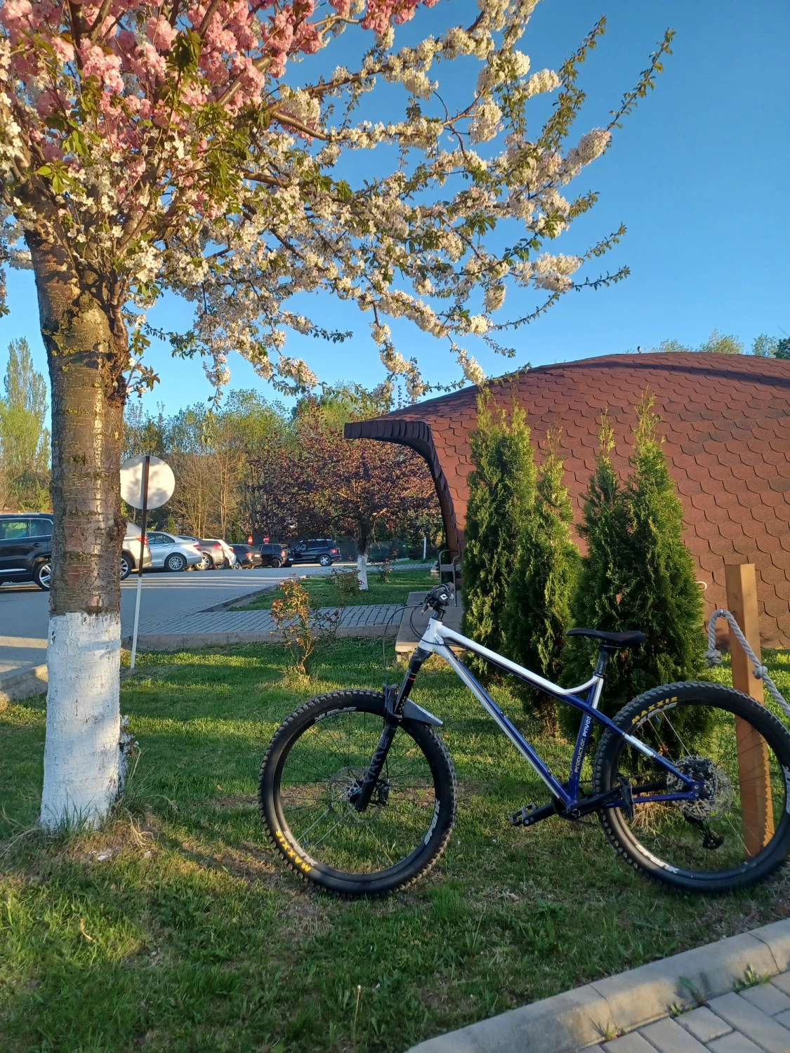 4. Vând Bicicleta Production Privee Shan GT