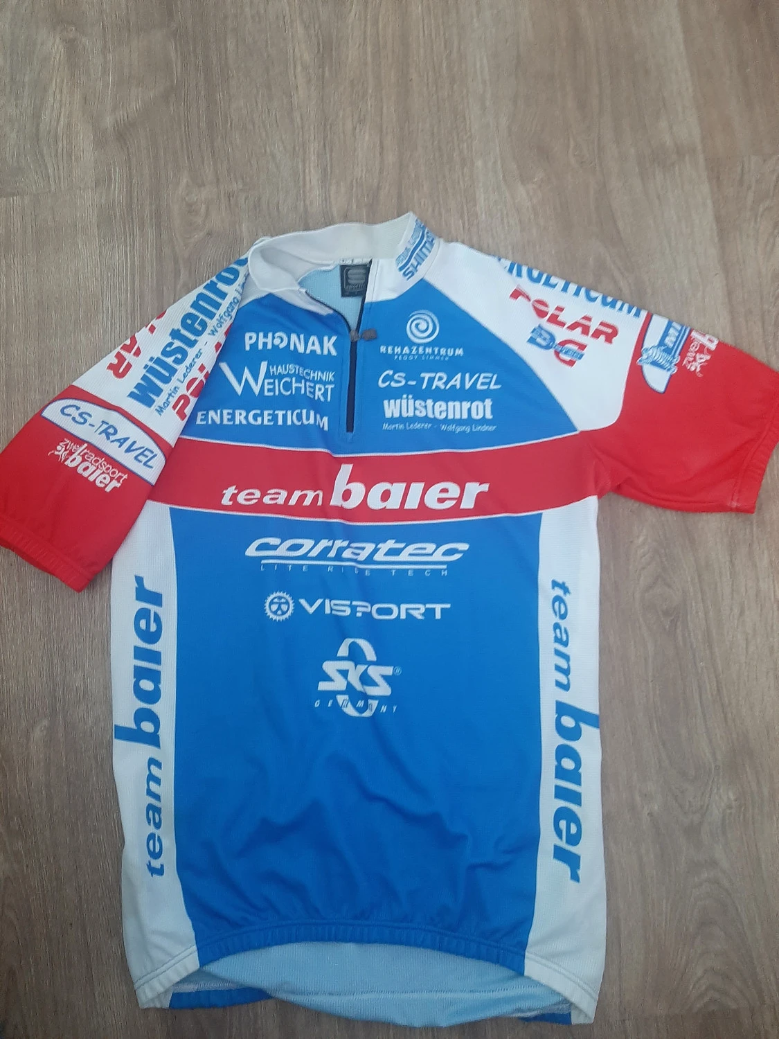 1. Tricou baterie pt bicicliști Red bull