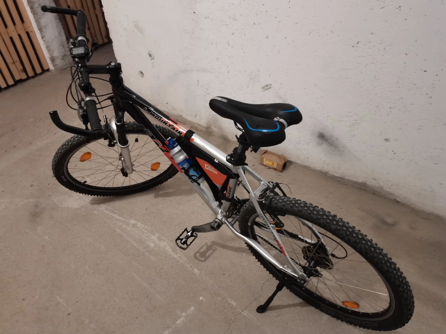 1. Bicicleta KTM L.MOUNTAIN Special Edition hardtail