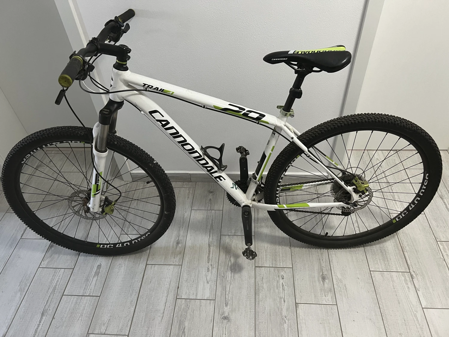 1. Se vine bicicleta MTB(hardtail) Cannondale Trail 4,in stare foarte buna!