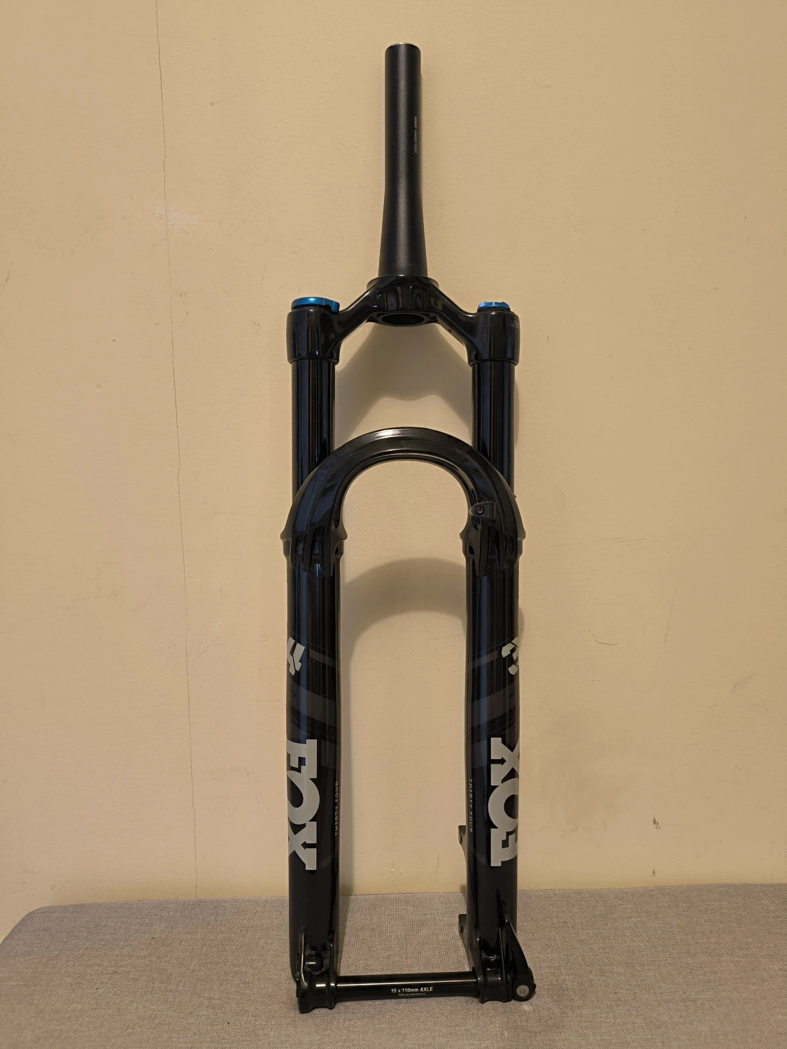 1. Furcă 29'' Fox 34 Performance 130mm GRIP, gat 182mm, 2022