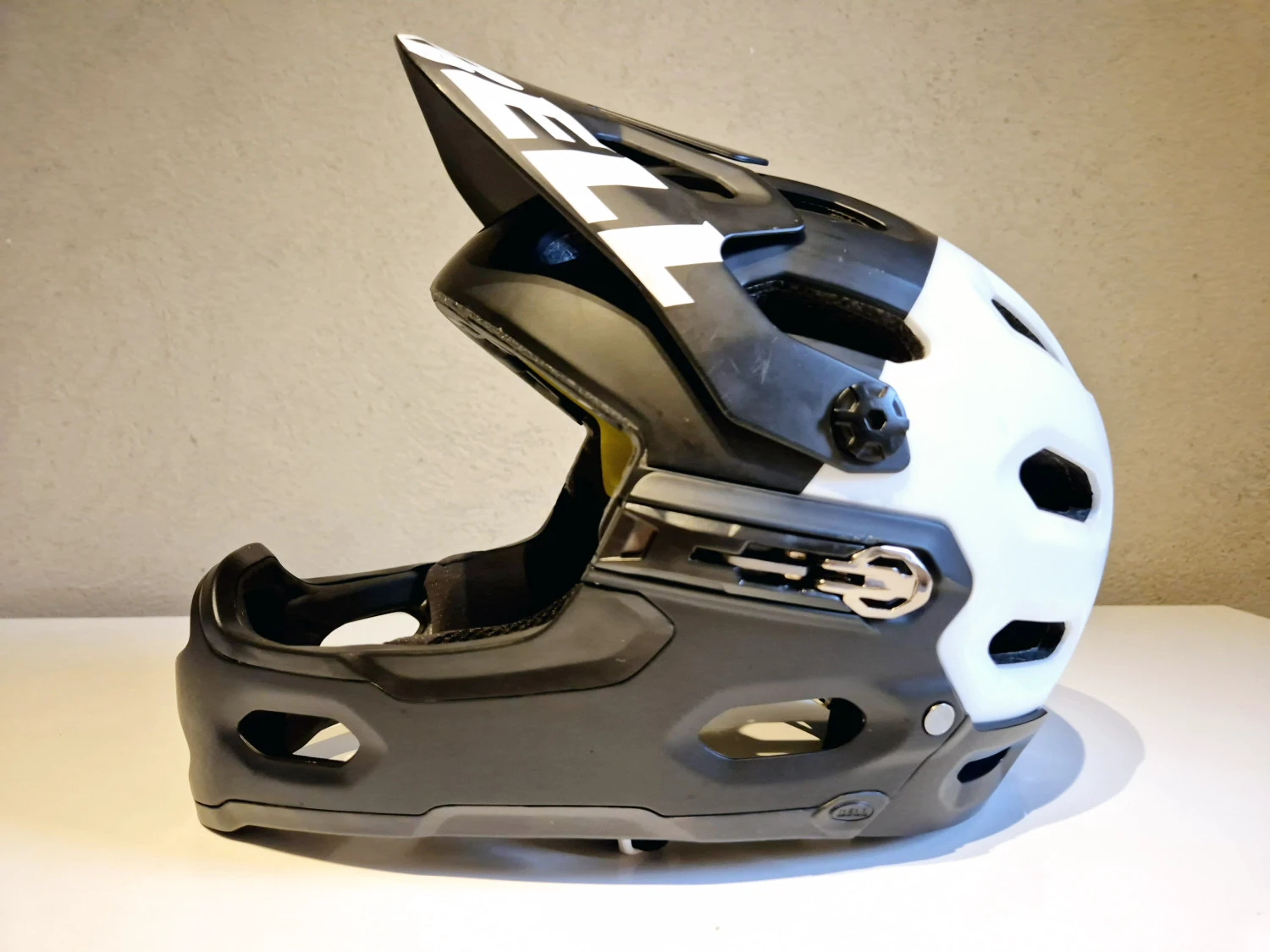1. Casca Bell Super 2 MIPS