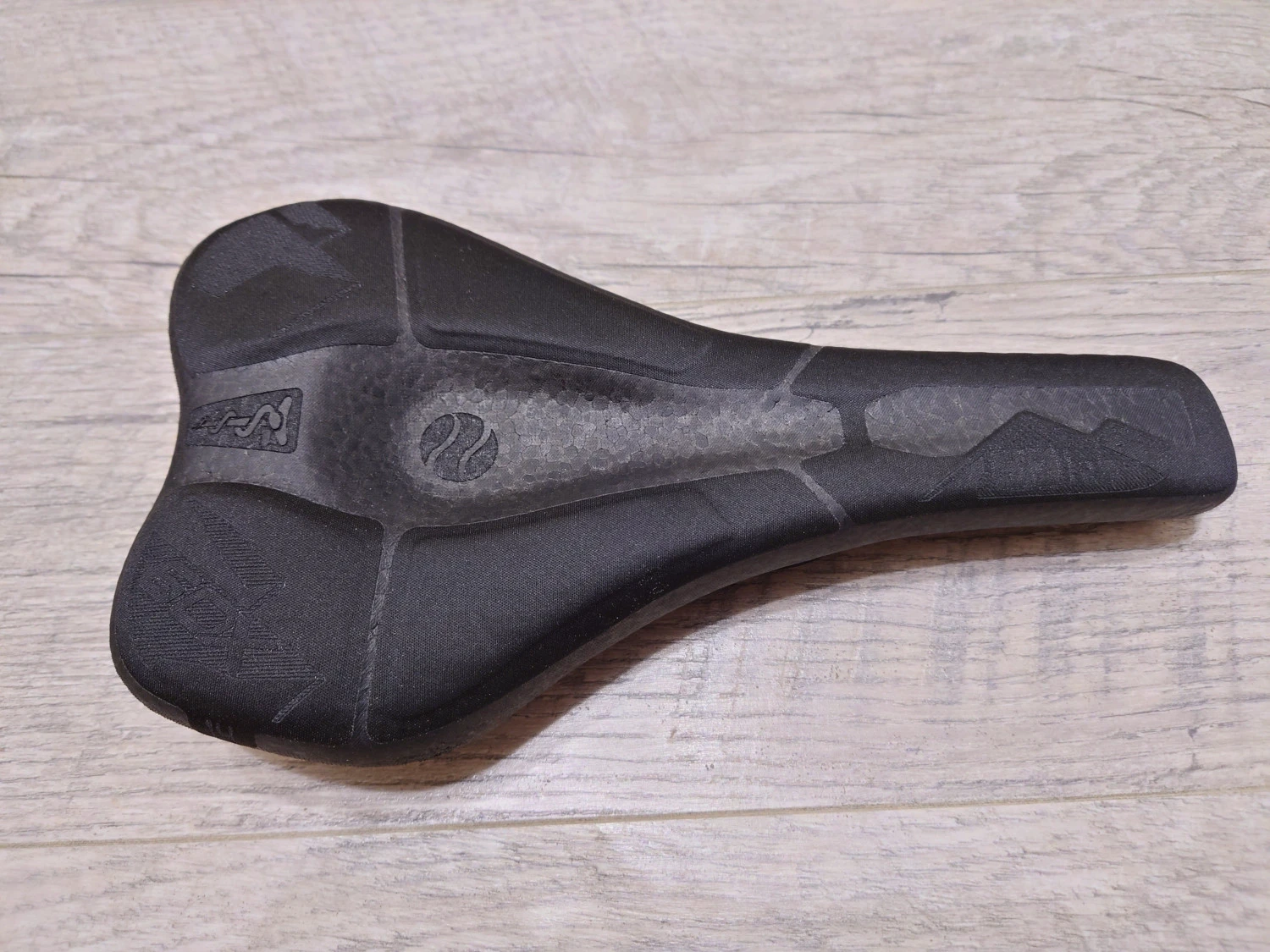 1. Șa MTB SQlab 6OX Infinergy® ERGOWAVE® active 2.1 14cm, Made in Germany