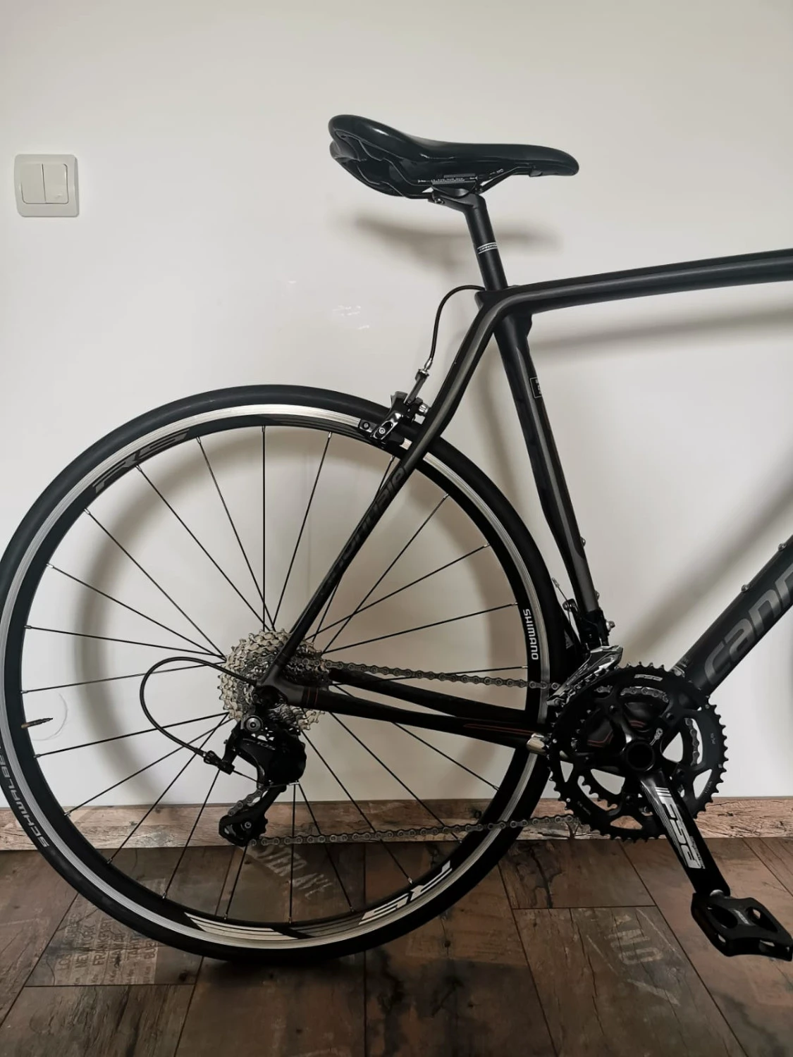 1. Cursiera/ bicicleta sosea Cannondale Synapse 105 Carbon