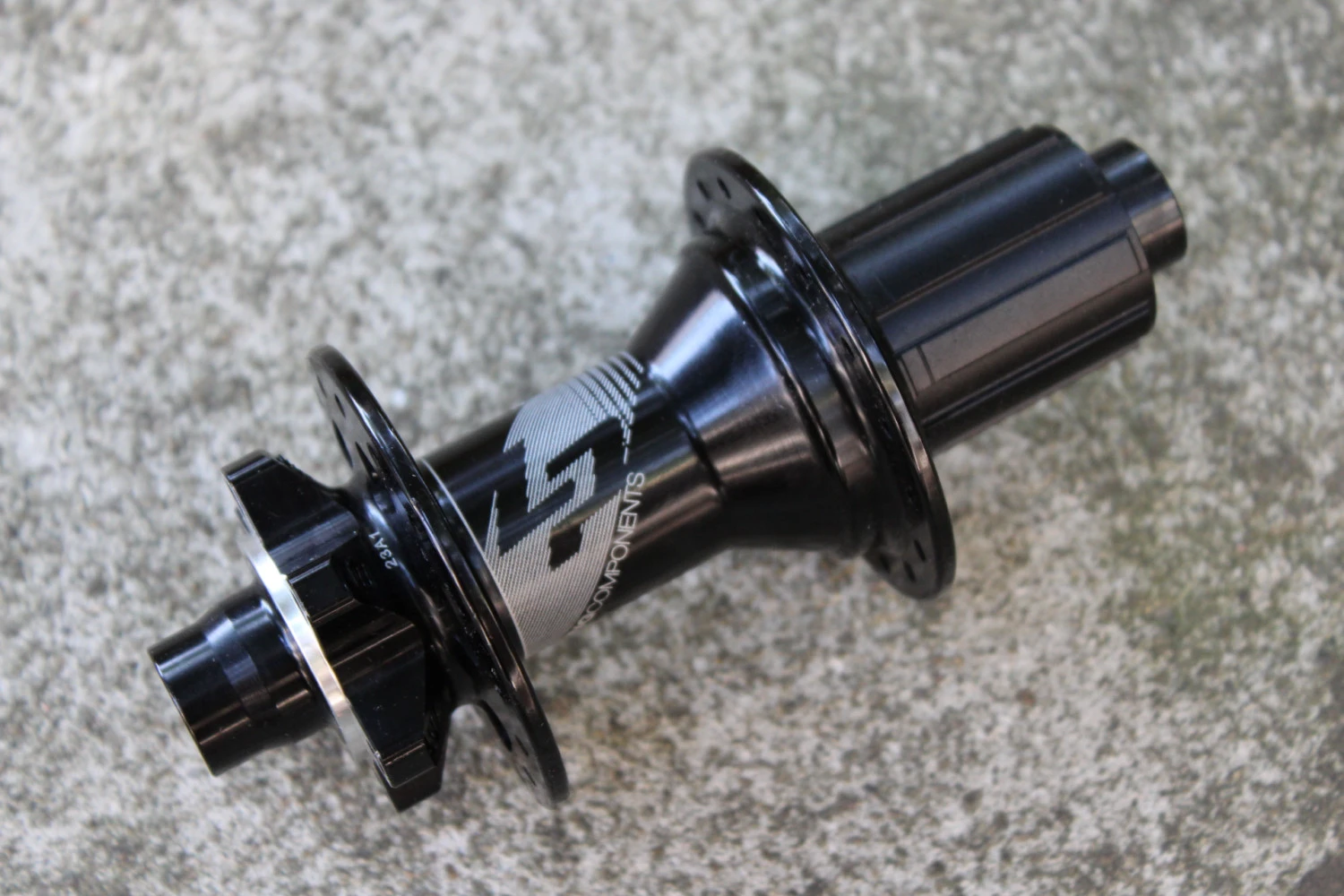 1. Fastace Lapierre Pro Boost butuc spate 12x148mm - 32 gauri