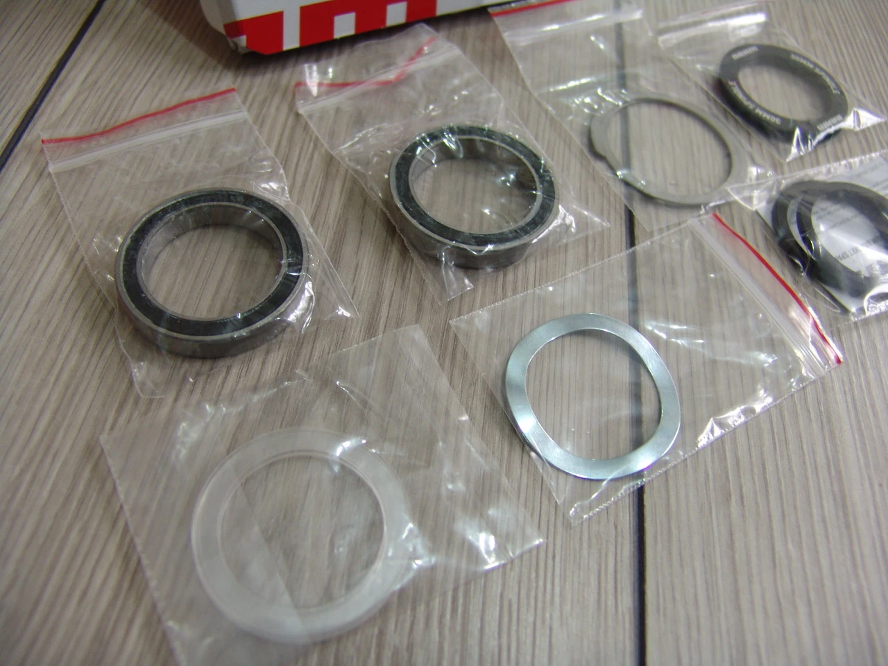 2. Butuc pedalier SRAM BB30/Nou