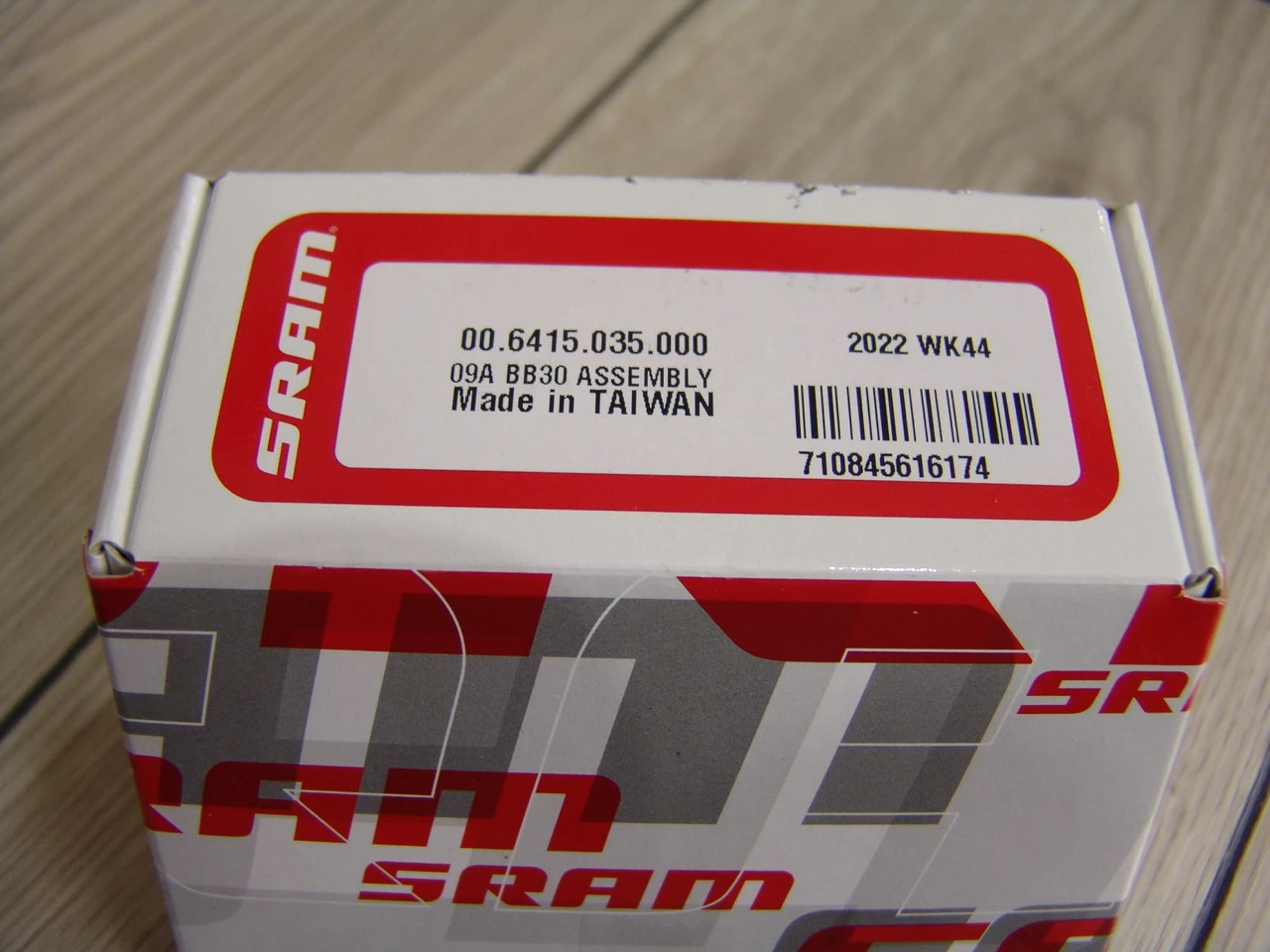 4. Butuc pedalier SRAM BB30/Nou