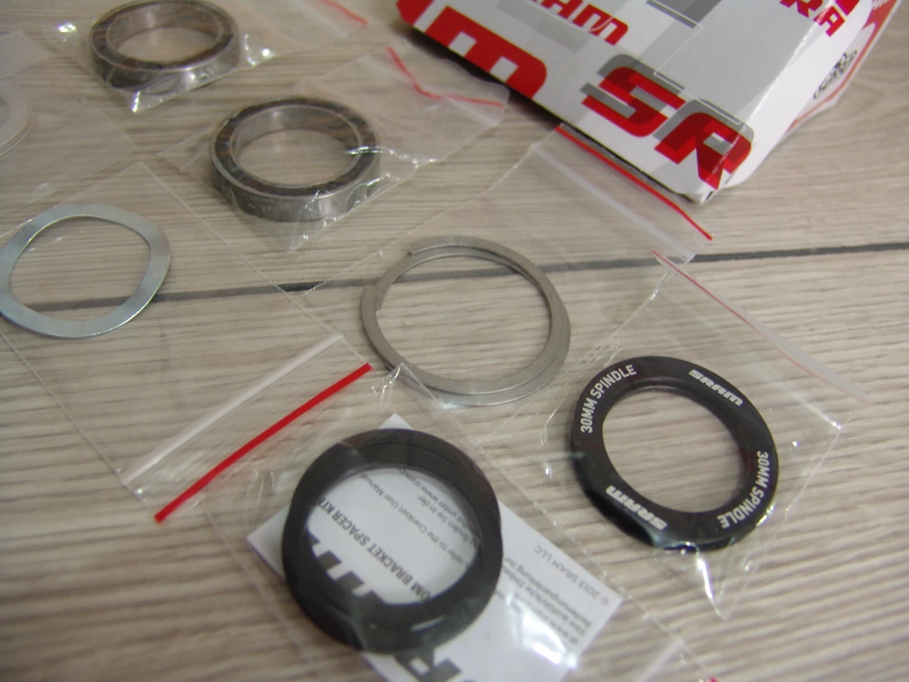 3. Butuc pedalier SRAM BB30/Nou
