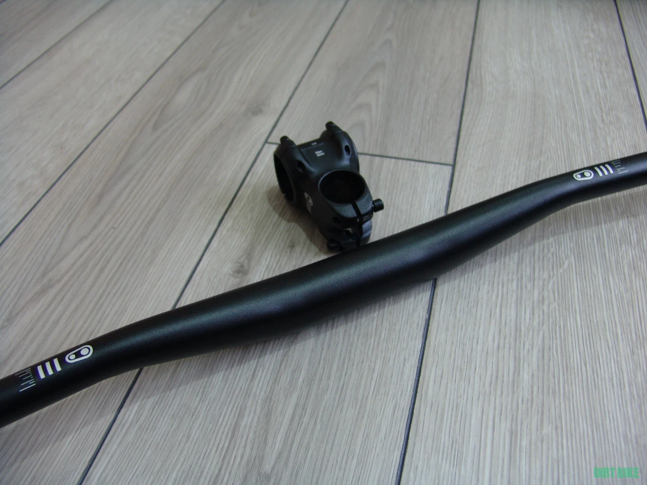 2. Combo ghidon+pipa Crankbrothers 35x780mm/Noi