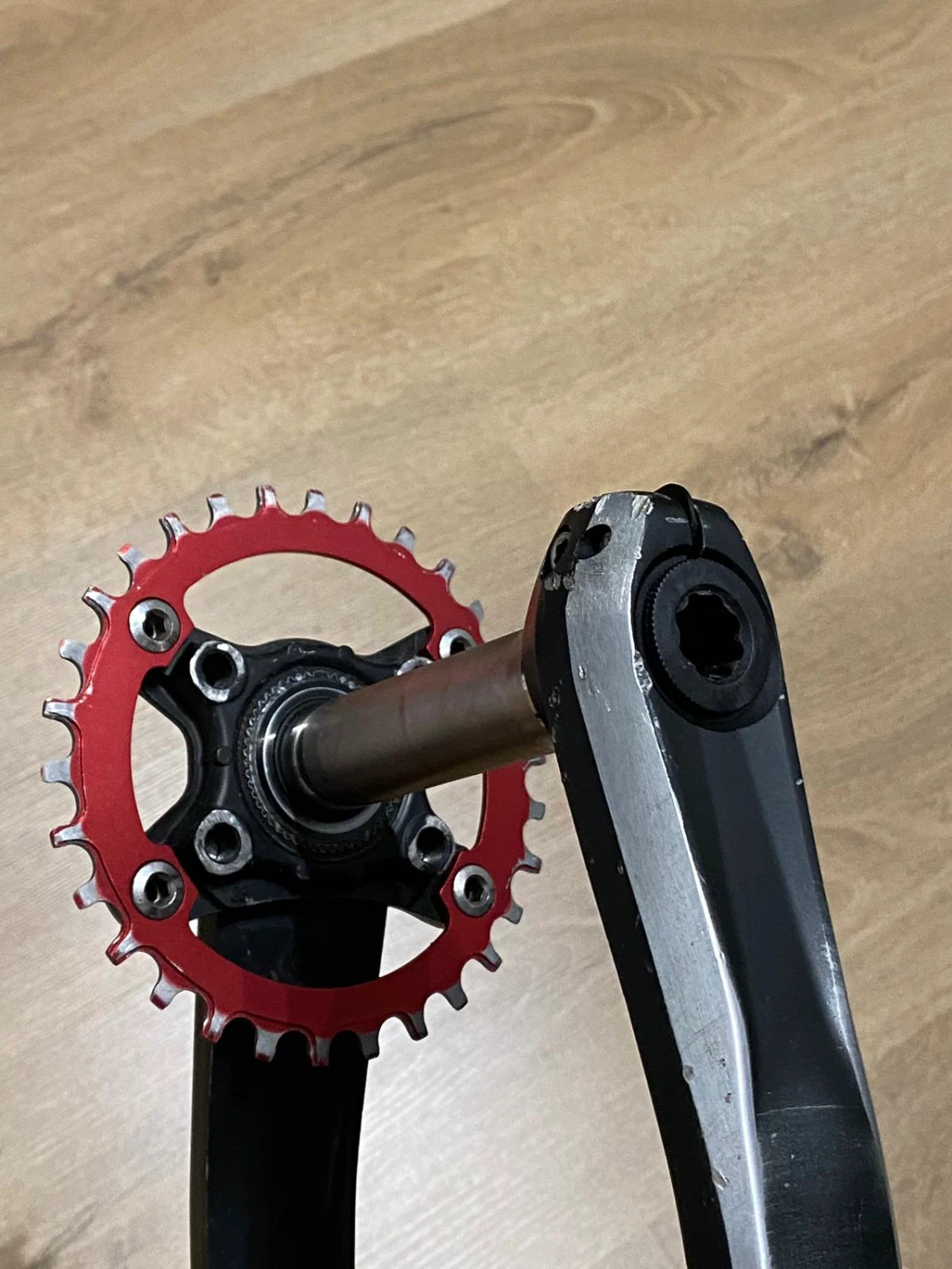 1. Angrenaj Shimano SLX M7000 175 mm