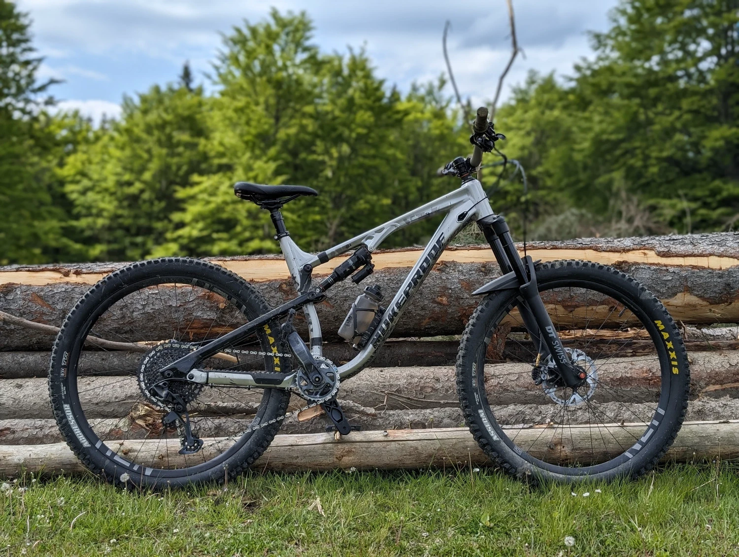 1. Nukeproof Reactor Pro 275 Alloy, Size L