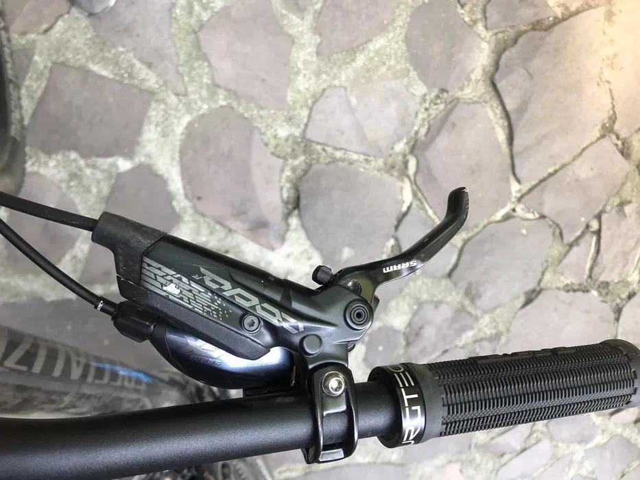 4. Frane Downhill/Enduro SRAM code R (+ 2x discuri SRAM 220/200 mm)