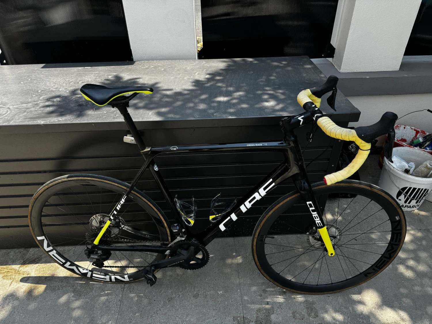 1. Cube de Gravel cu cauciucuri de strada