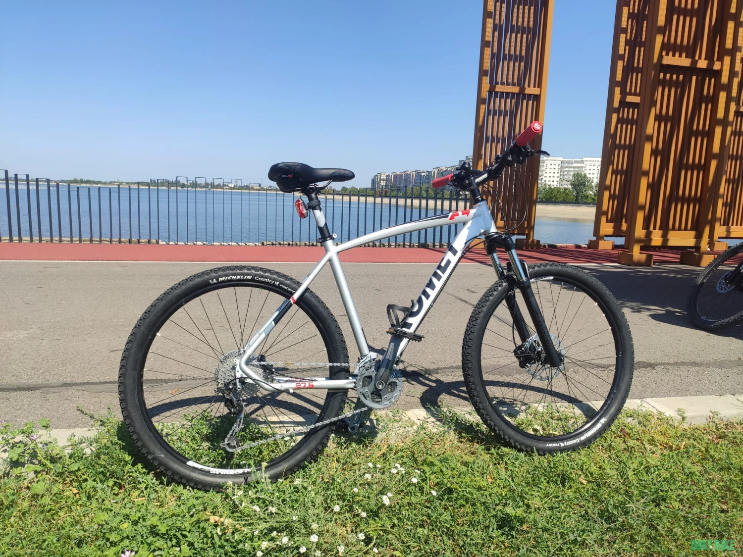 1. Bicicleta mtb hardtail romet rambler 27.5