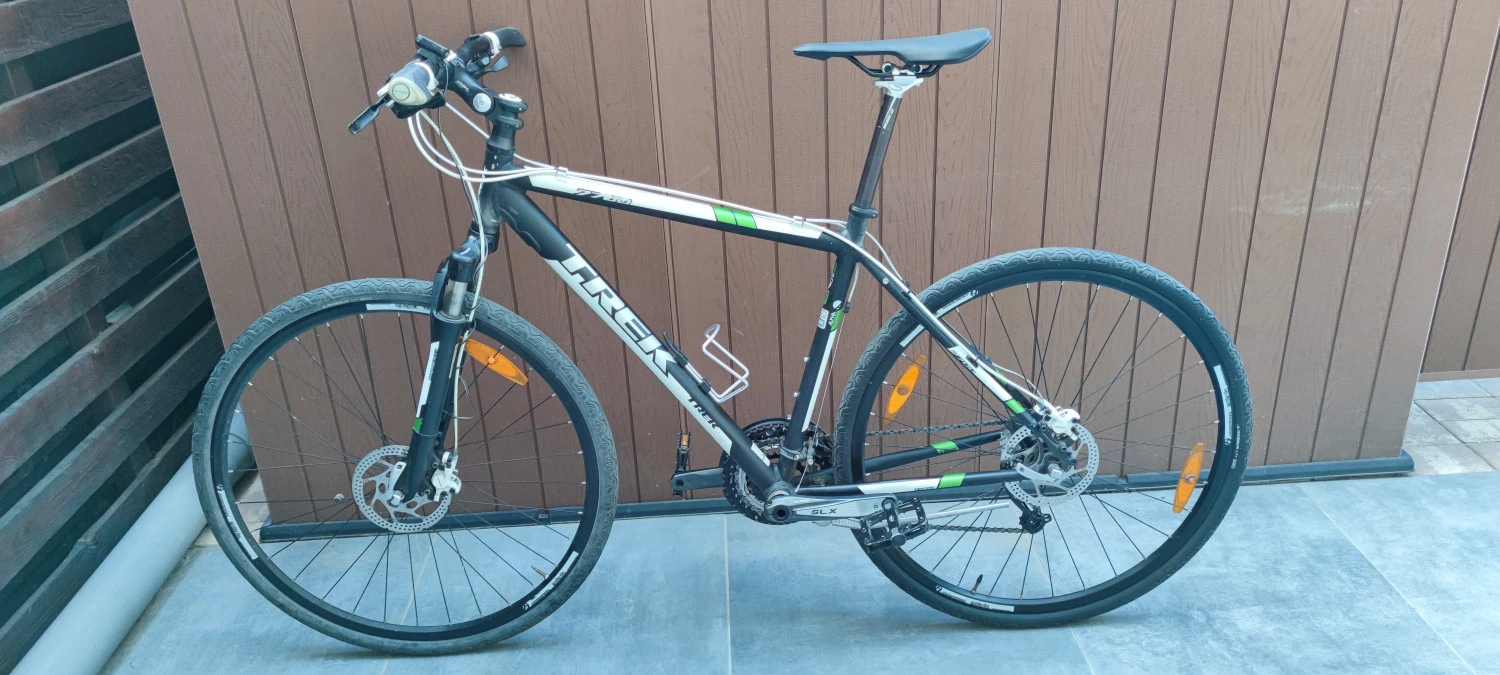 1. Trek 7700 Hybrid