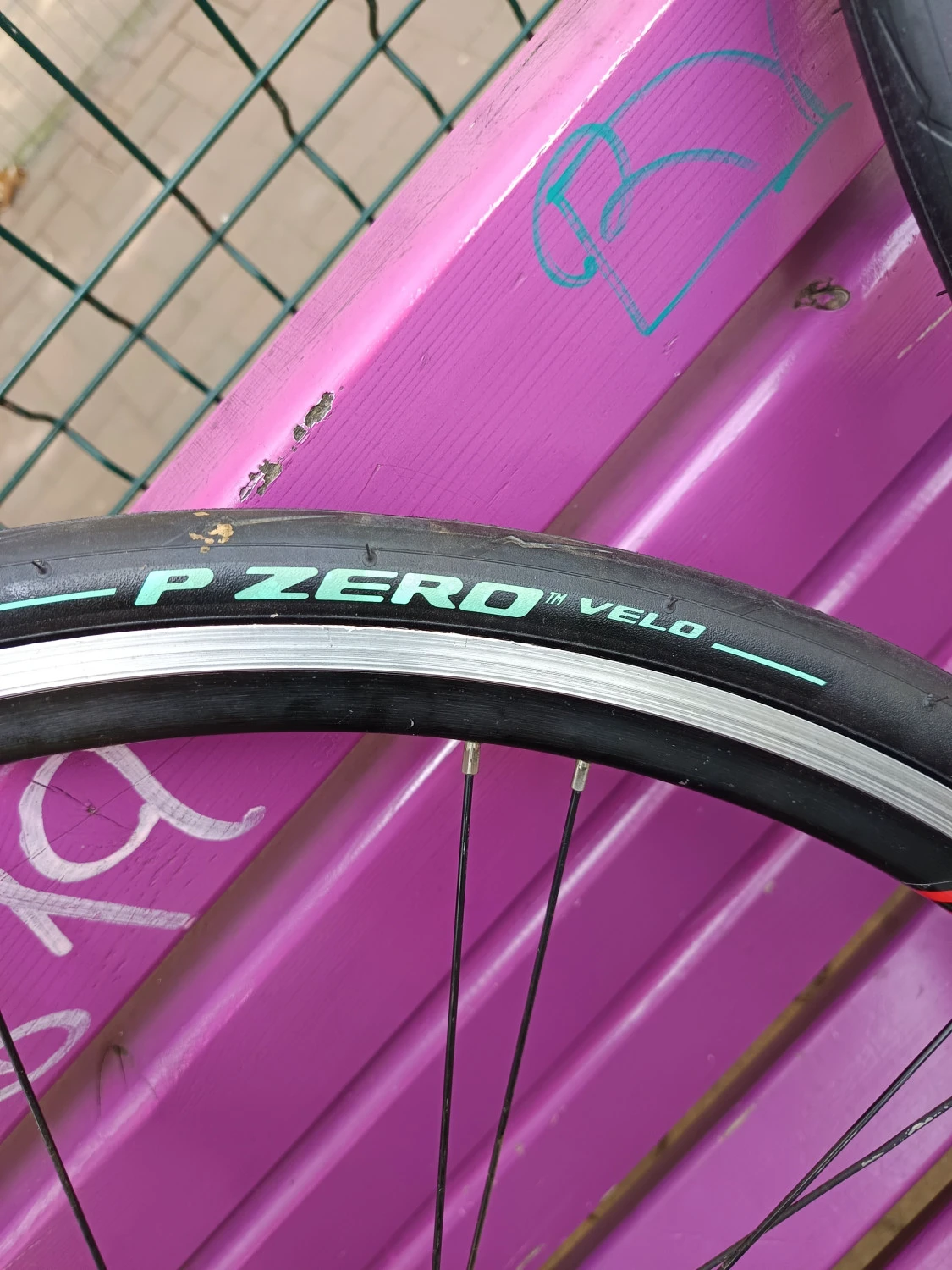 4. Vând roti cursiera bontrager ss