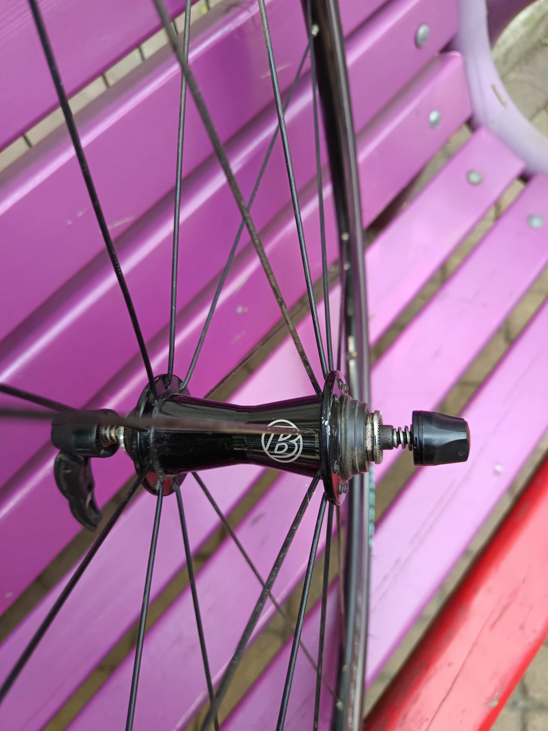 1. Vând roti cursiera bontrager ss