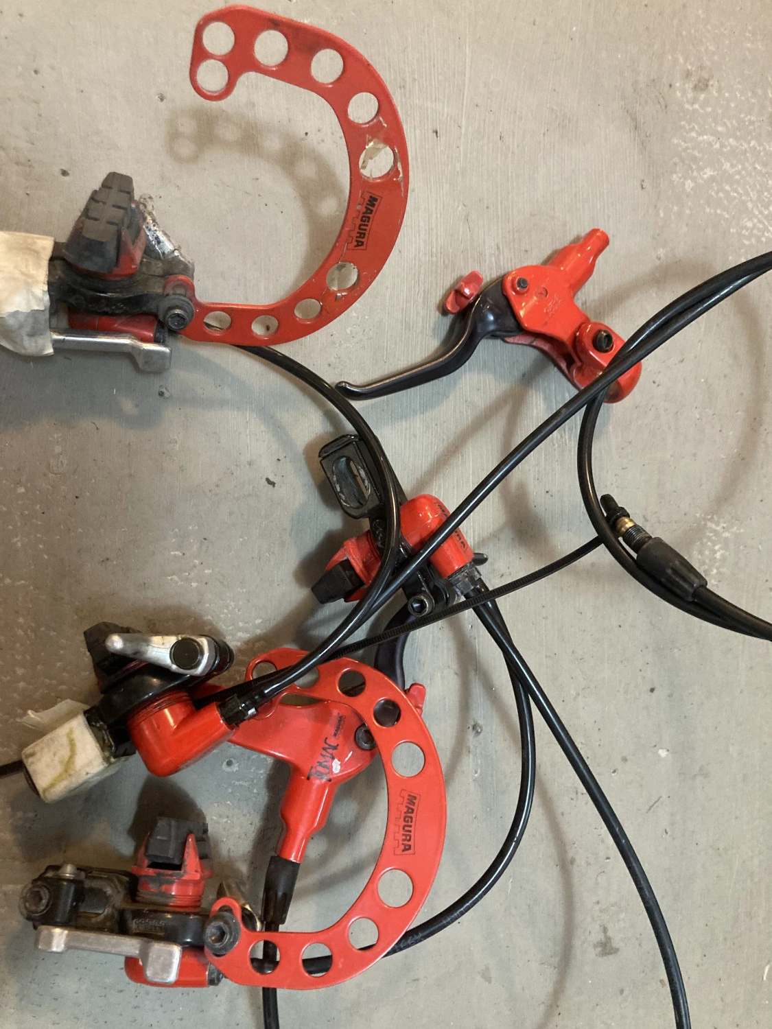 1. Magura Red Tomac