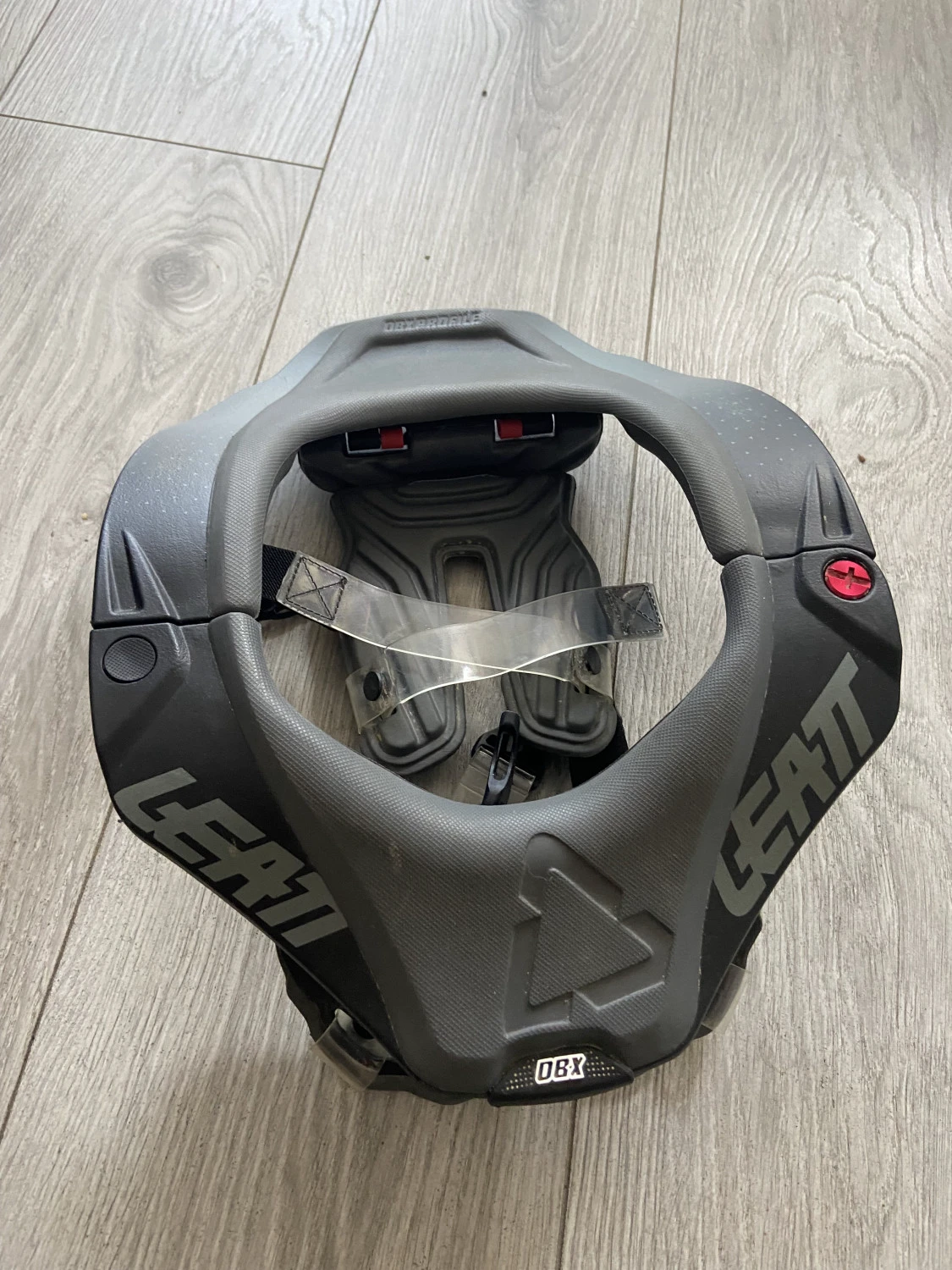 1. Neckbrace Leatt