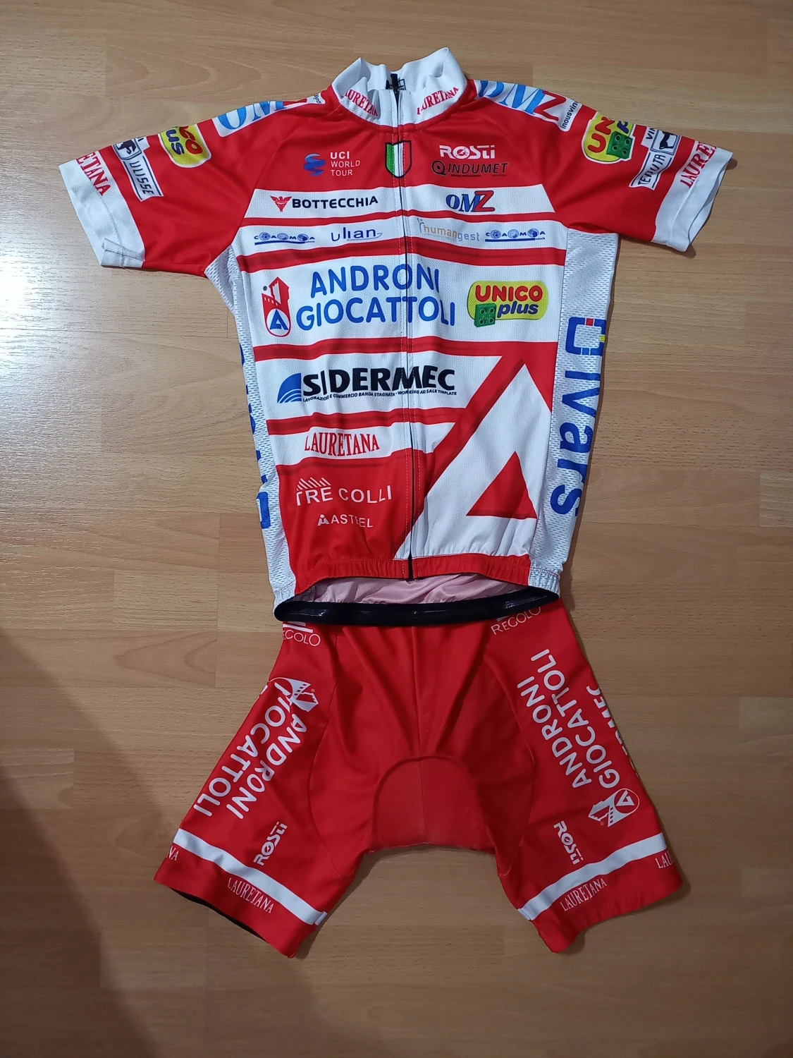 1. Vand costum ciclism