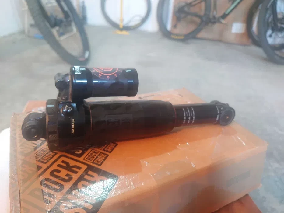 1. Shock RockShox Superdeluxe Select+