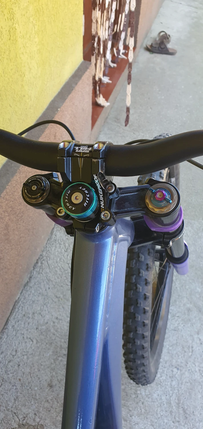 1. Downhill Devinci wilson xp 2018