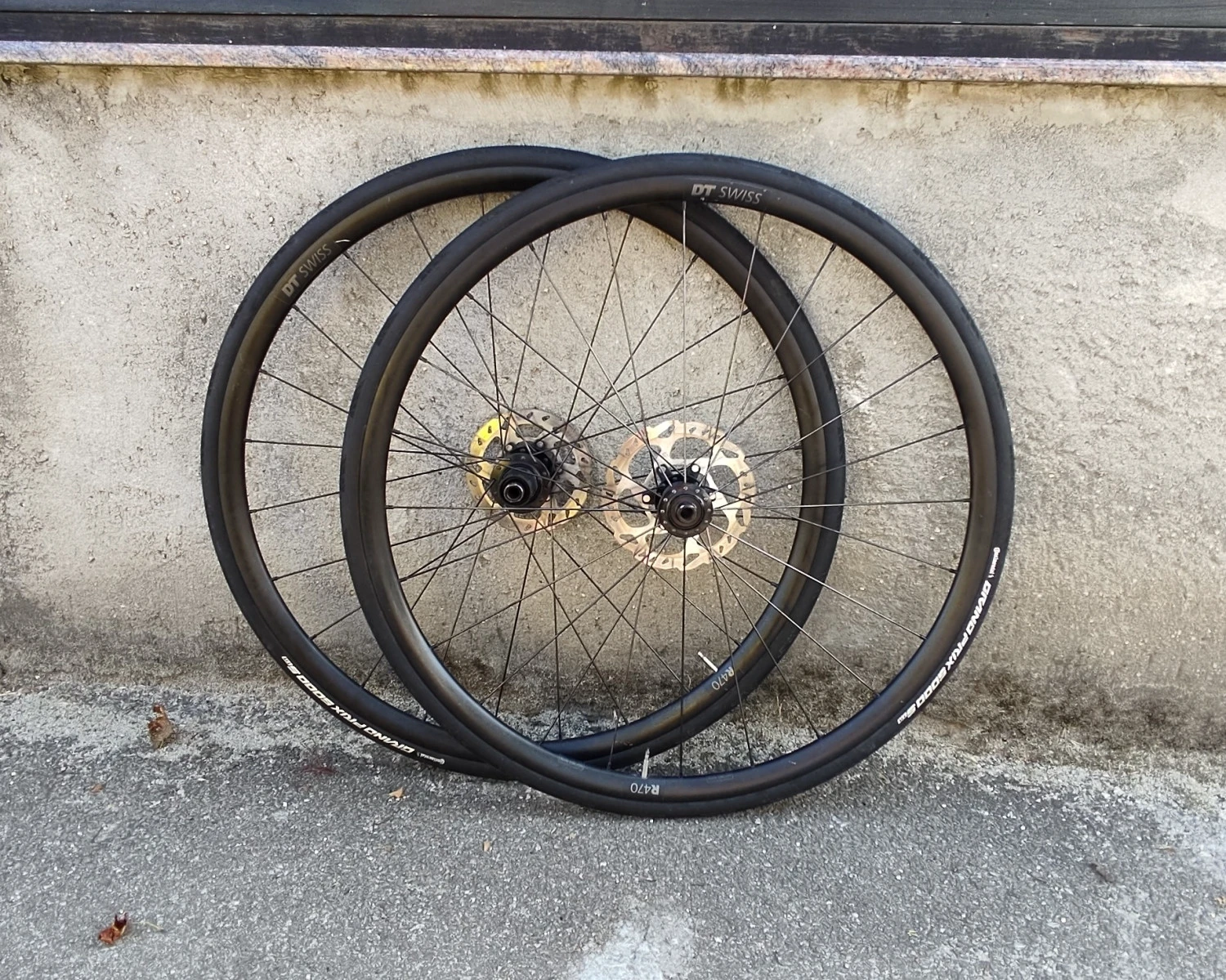 1. DT SWISS R470 db