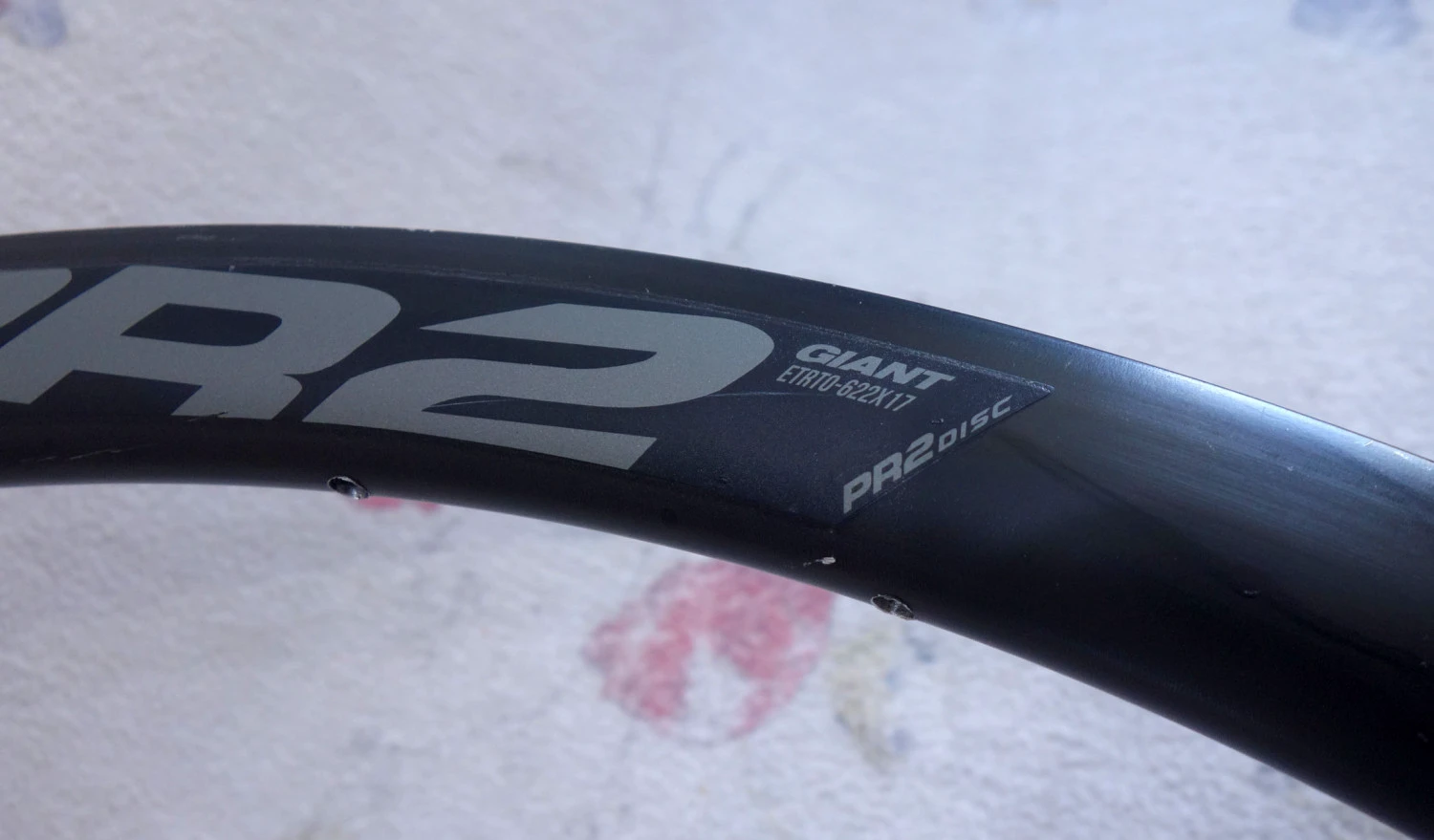 1. Vand janta Giant tubeless profil 30 mm