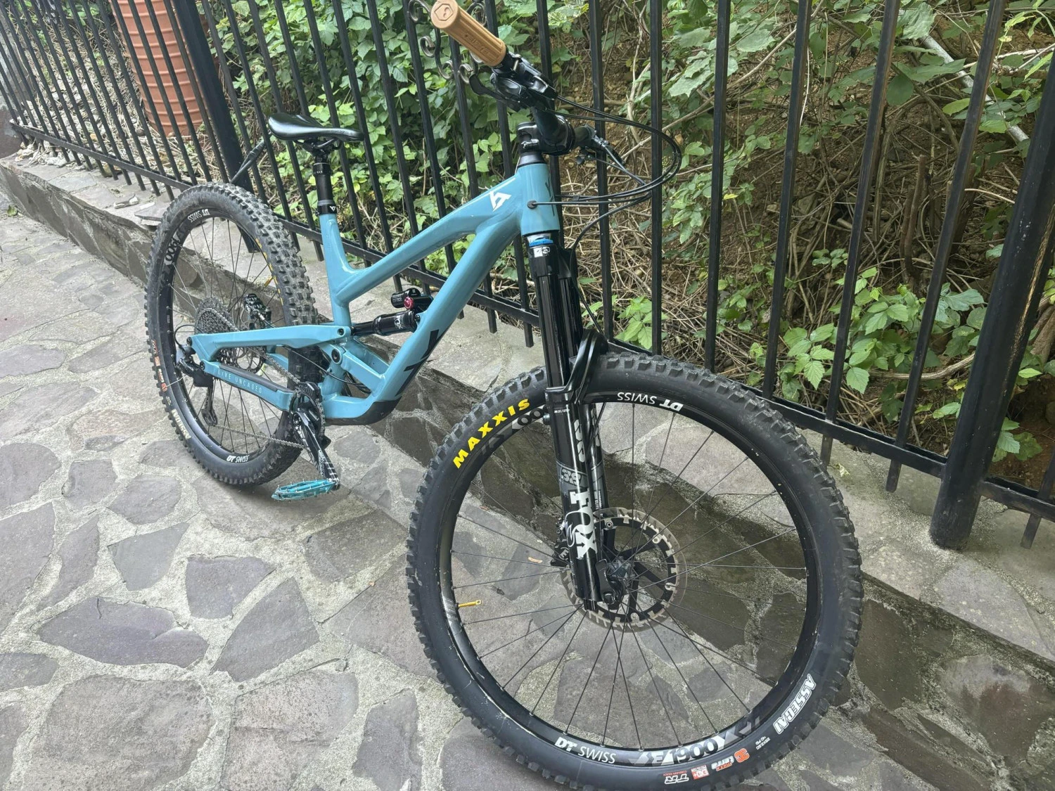 1. YT Capra Core 3 Marime L (2022)