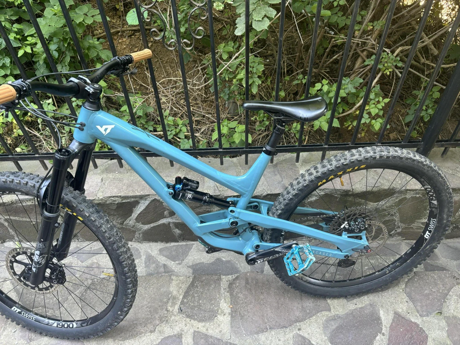 4. YT Capra Core 3 Marime L (2022)