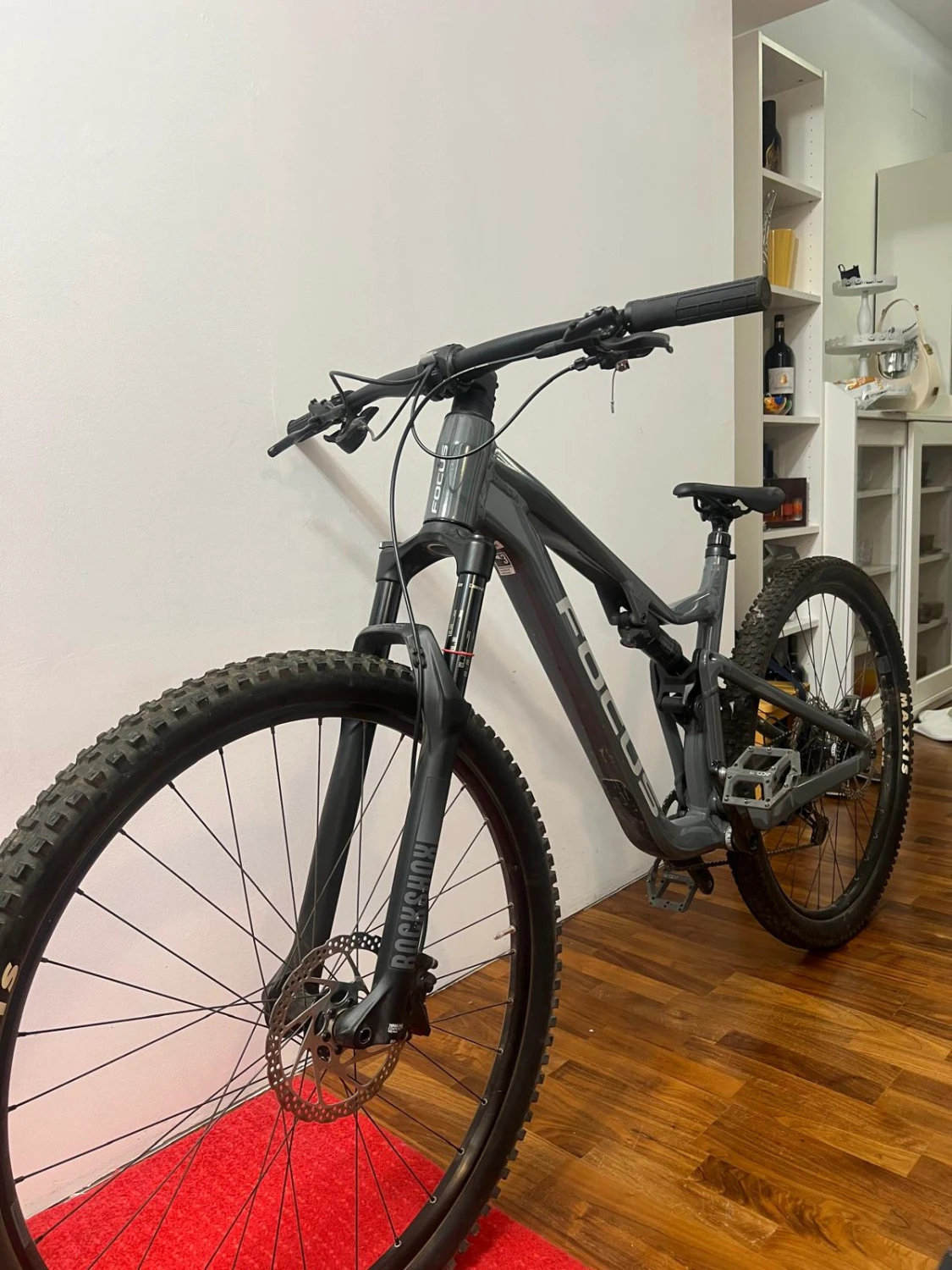 1. BICICLETA FOCUS THRON 6.8 29" GREY - L(45 CM)