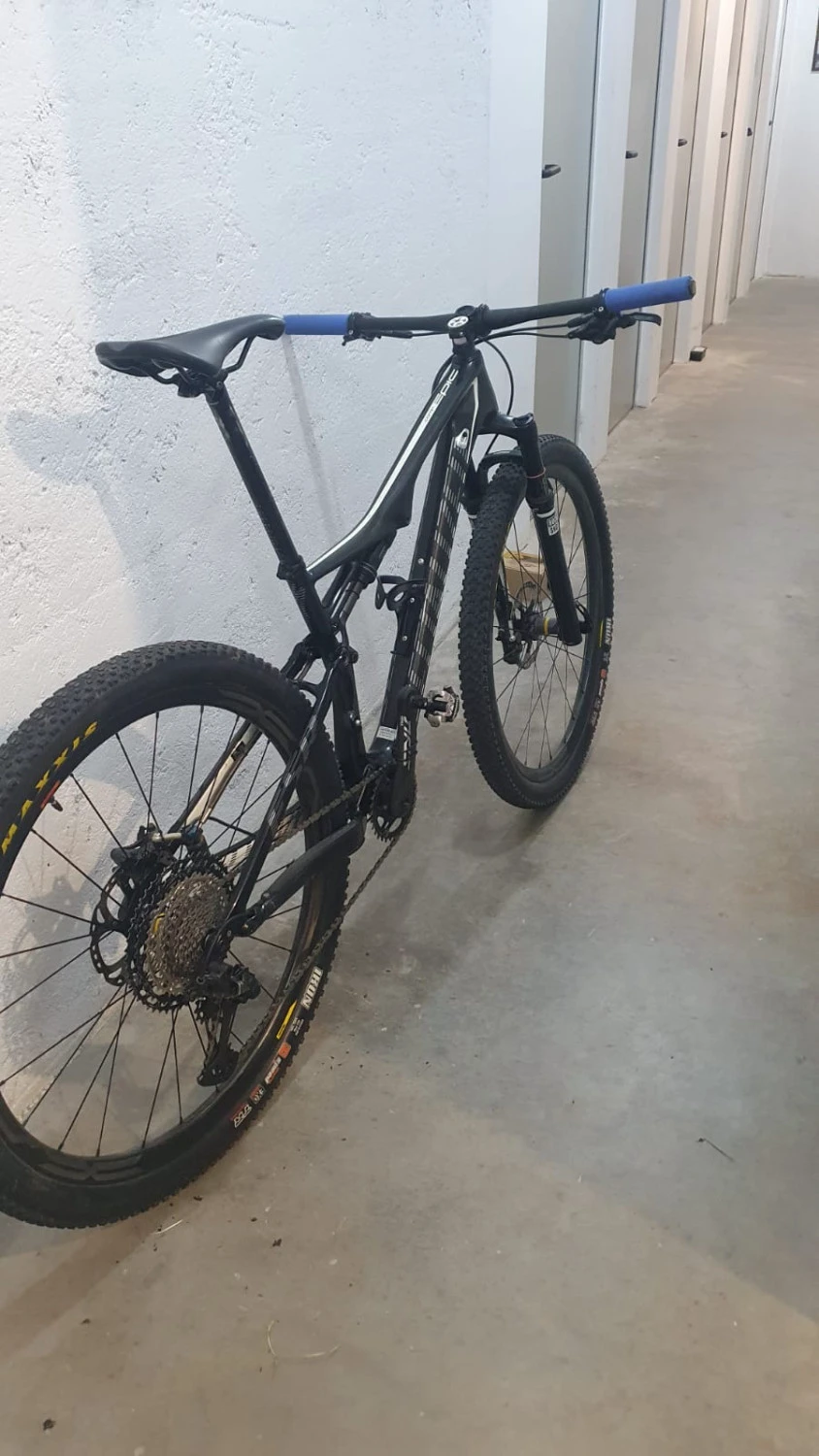 1. Specialized Epic Comp Carbon 29