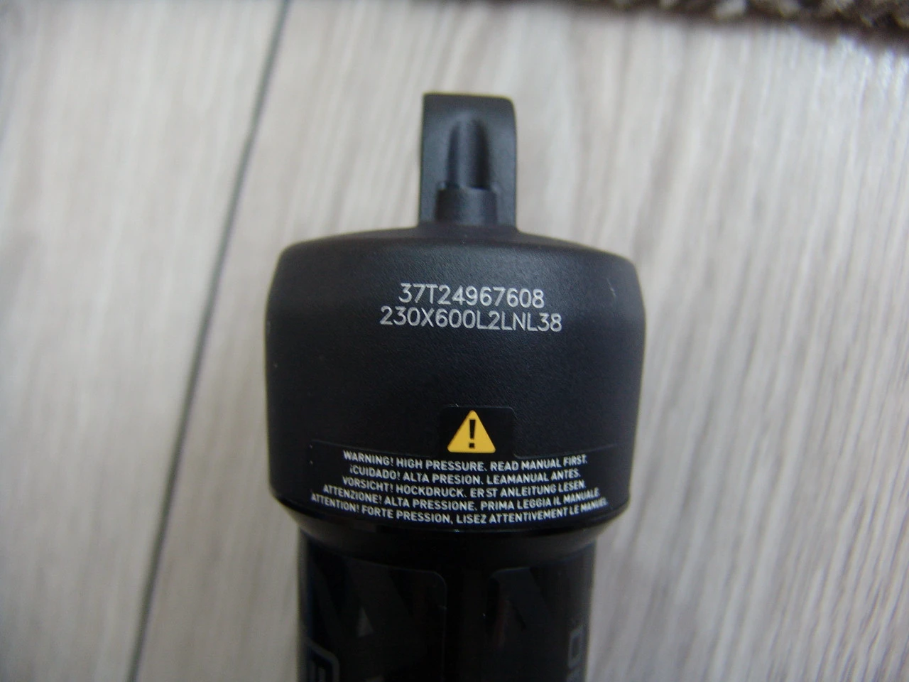 8. Rock Shox Deluxe Select+ RT 230x60mm/Nou