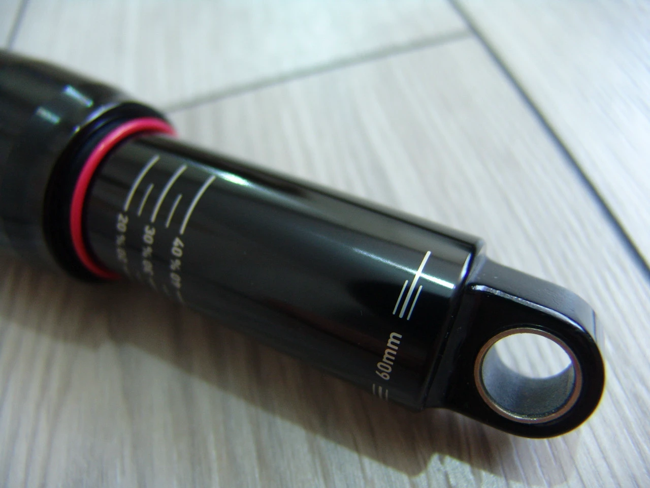 2. Rock Shox Deluxe Select+ RT 230x60mm/Nou