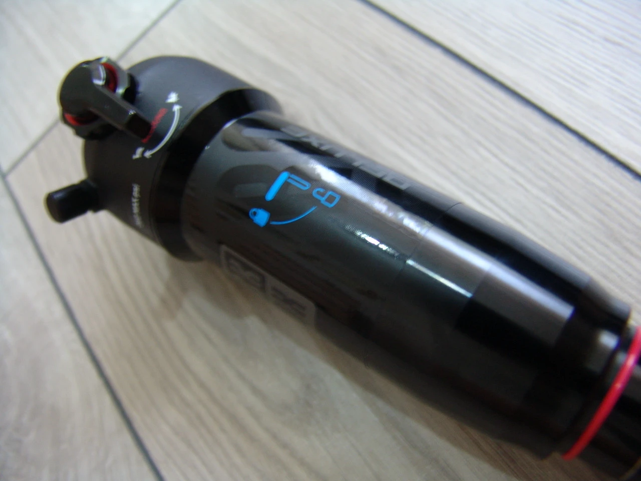 5. Rock Shox Deluxe Select+ RT 230x60mm/Nou