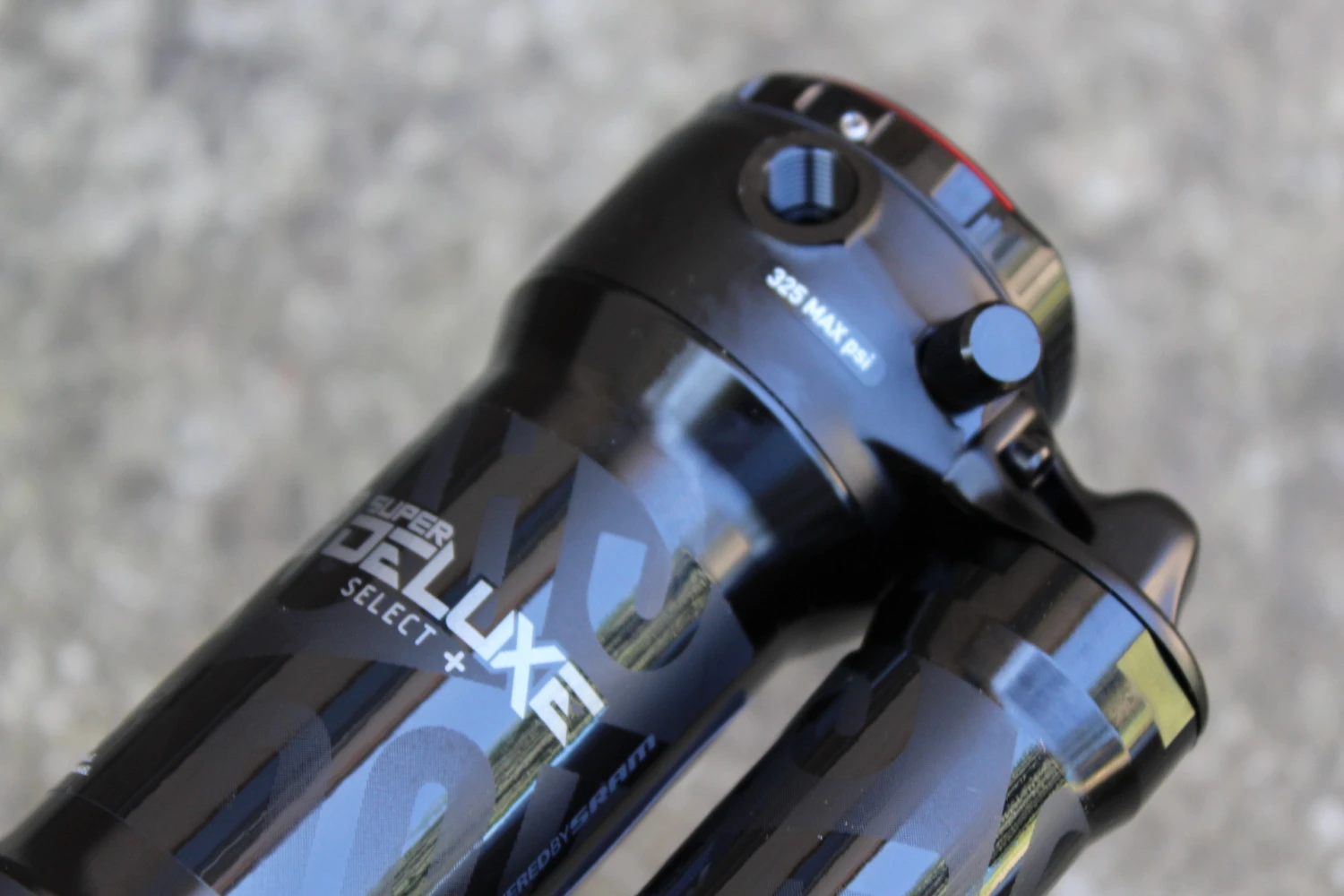 3. RockShox Super Deluxe Select + RCT DebonAir 205x60mm Trunnion