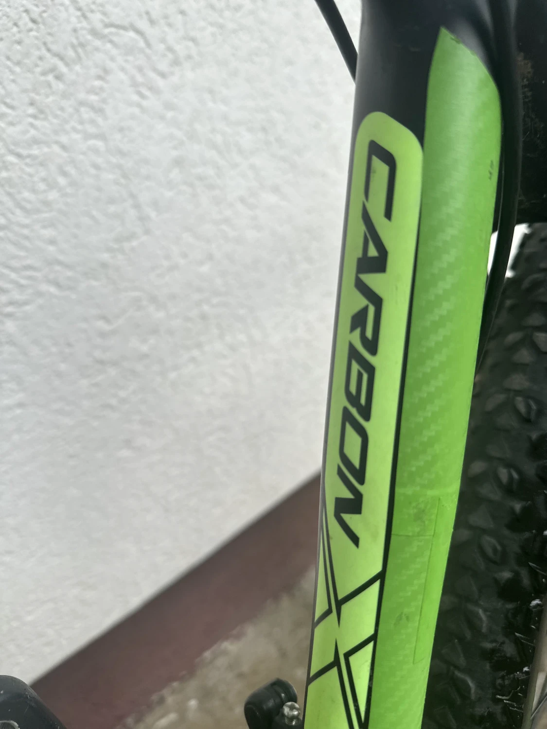 3. Bicicletă hyper carbon full carbon