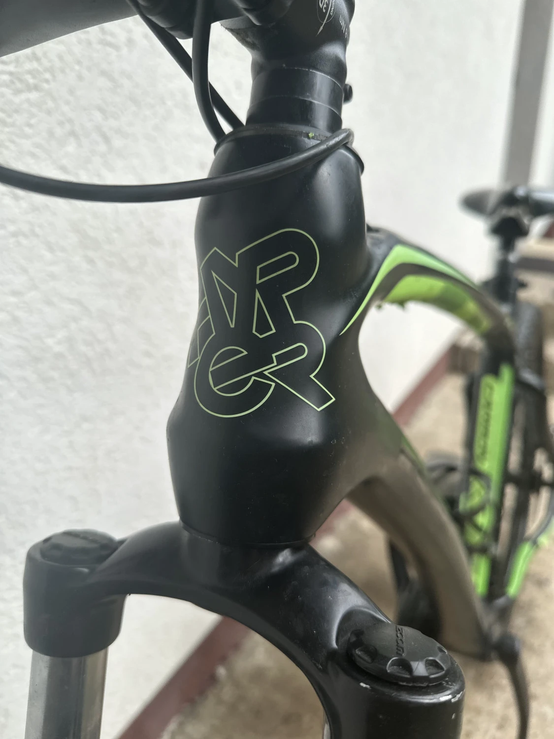 4. Bicicletă hyper carbon full carbon