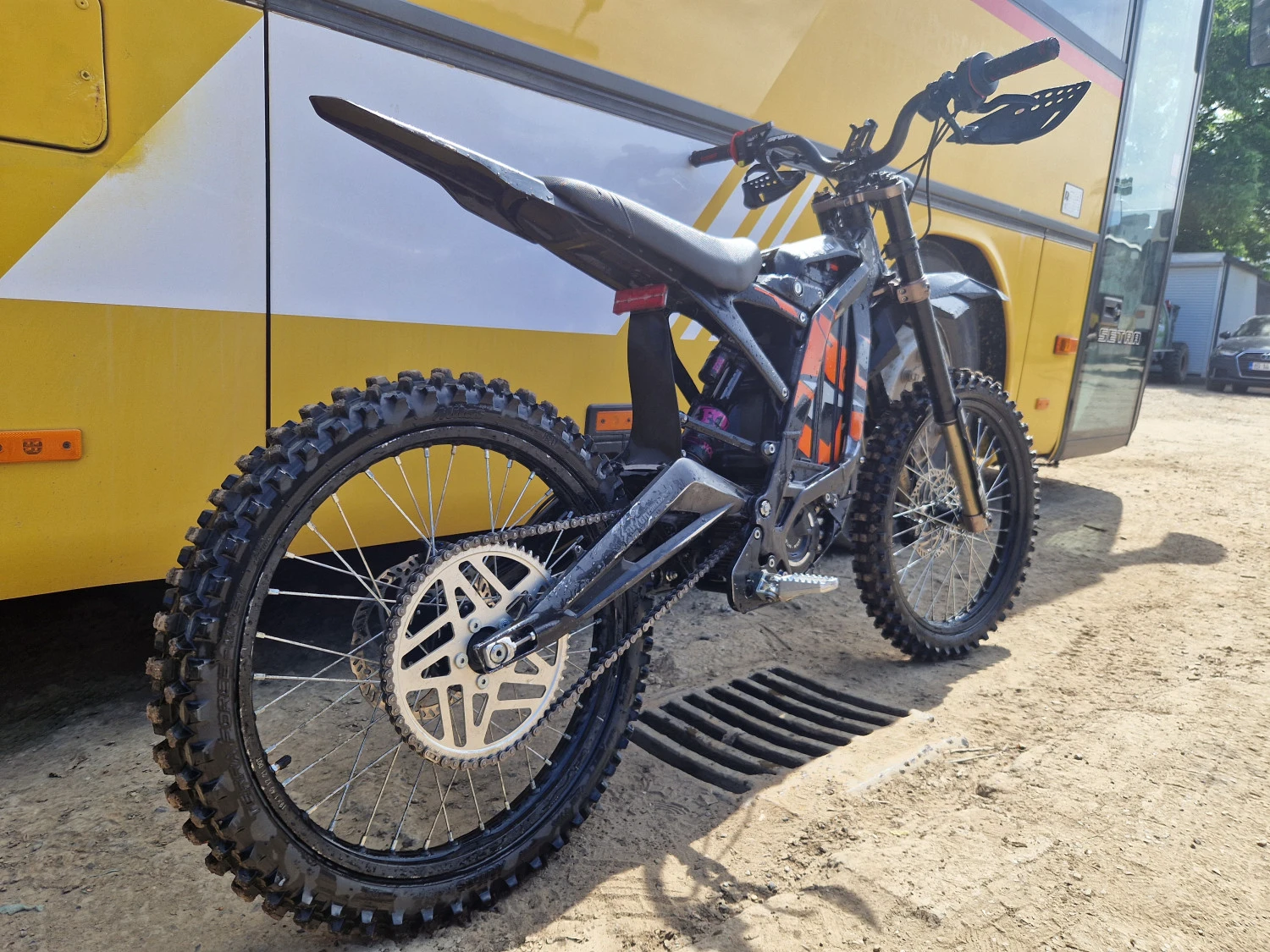 5. Surron 2022 cu suspensie fox