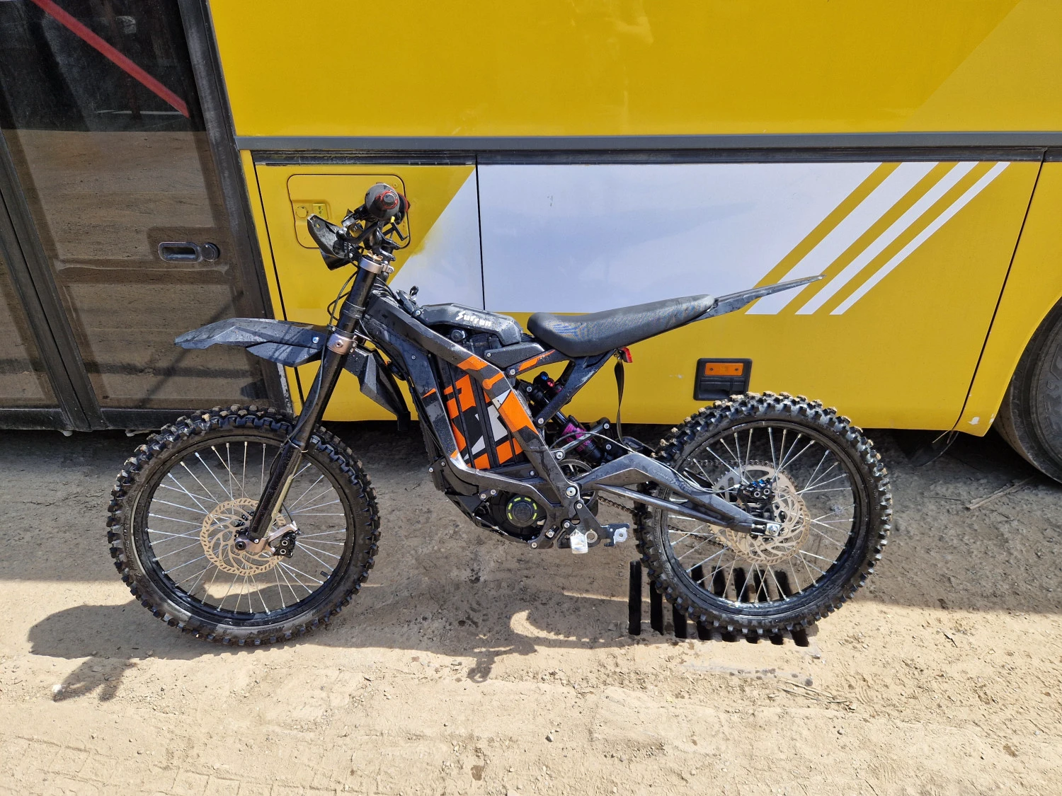 4. Surron 2022 cu suspensie fox