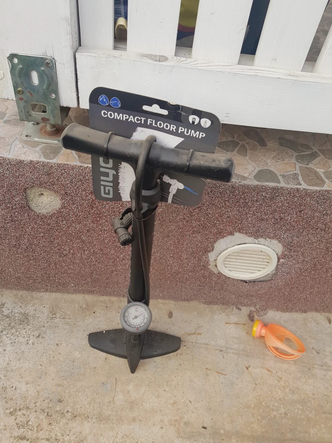 2. Pompa bicicleta plastic Giyo GF-43P neagra 160 psi