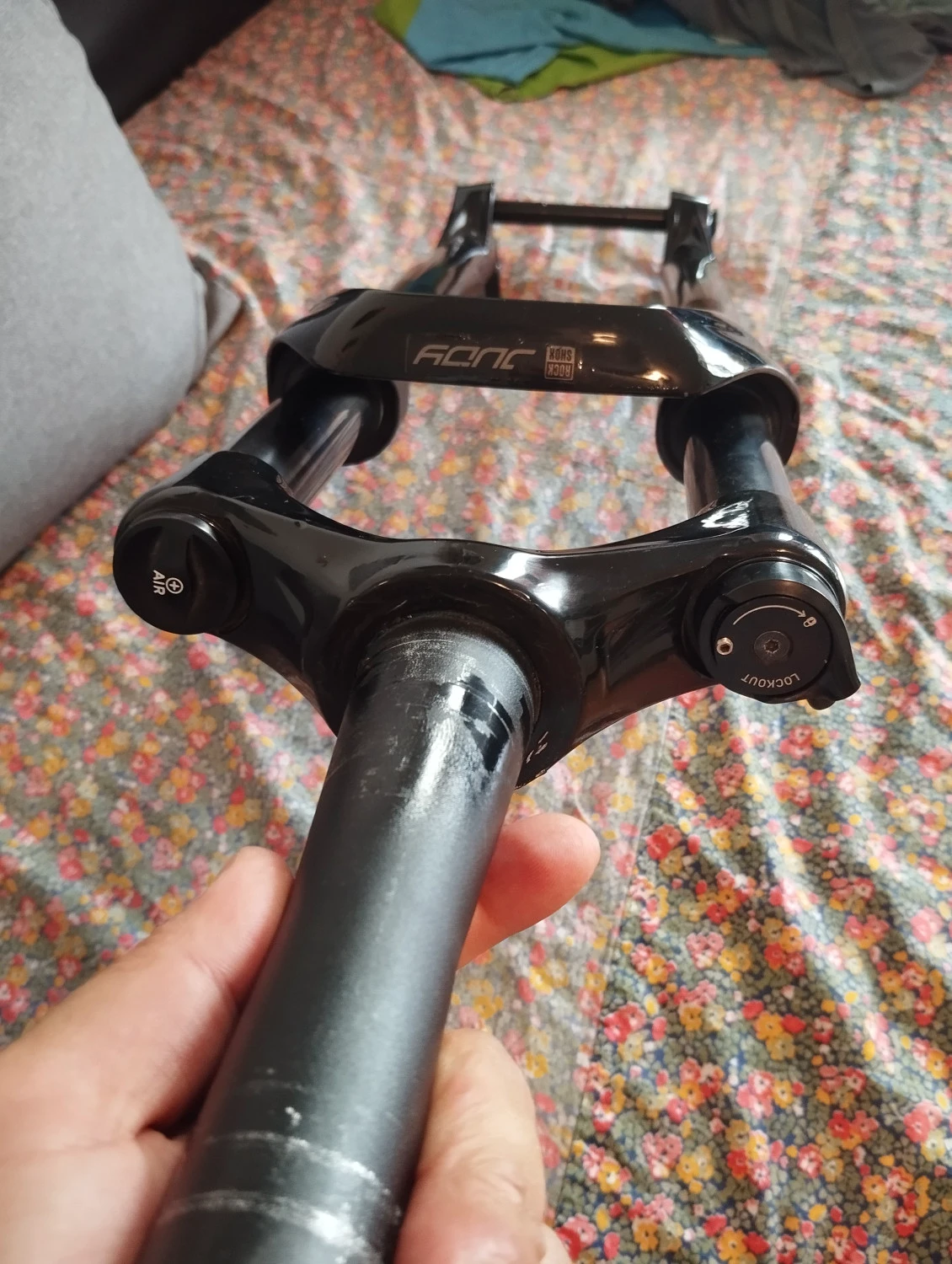 4. Furca 29er Rockshox Judy aer, boost