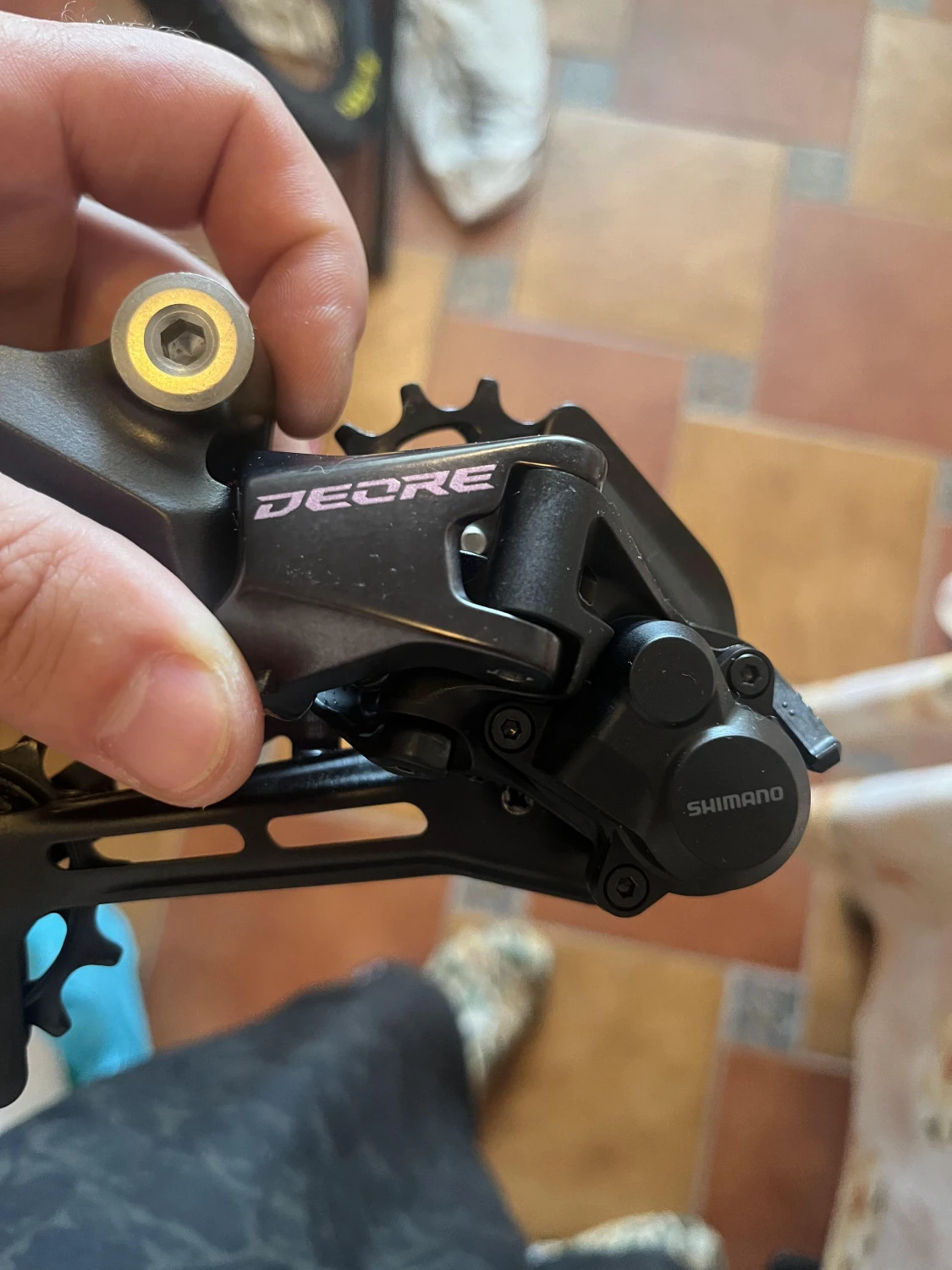 1. SCHIMBATOR SPATE SHIMANO DEORE RD-M6100
