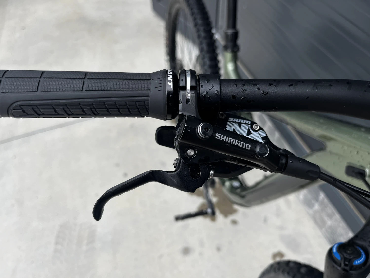 4. Bicicleta MTB GIANT Reign 2 29'' Olive 2020 S