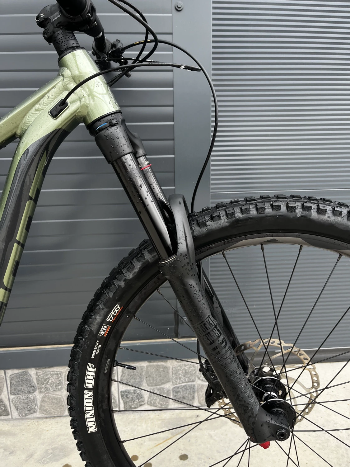 2. Bicicleta MTB GIANT Reign 2 29'' Olive 2020 S
