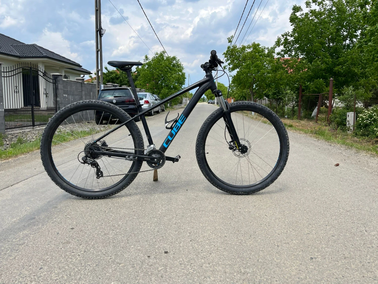 1. Vand bicicleta moutain bike hardtail Cube