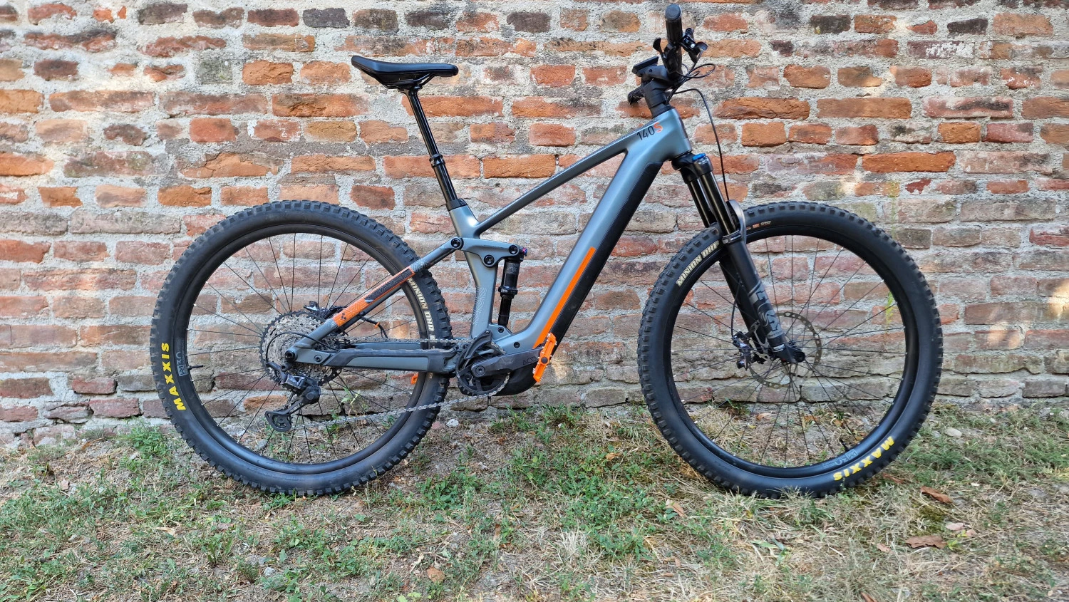 1. Bicicleta electrica Cube stereo hybrid 140 Sl