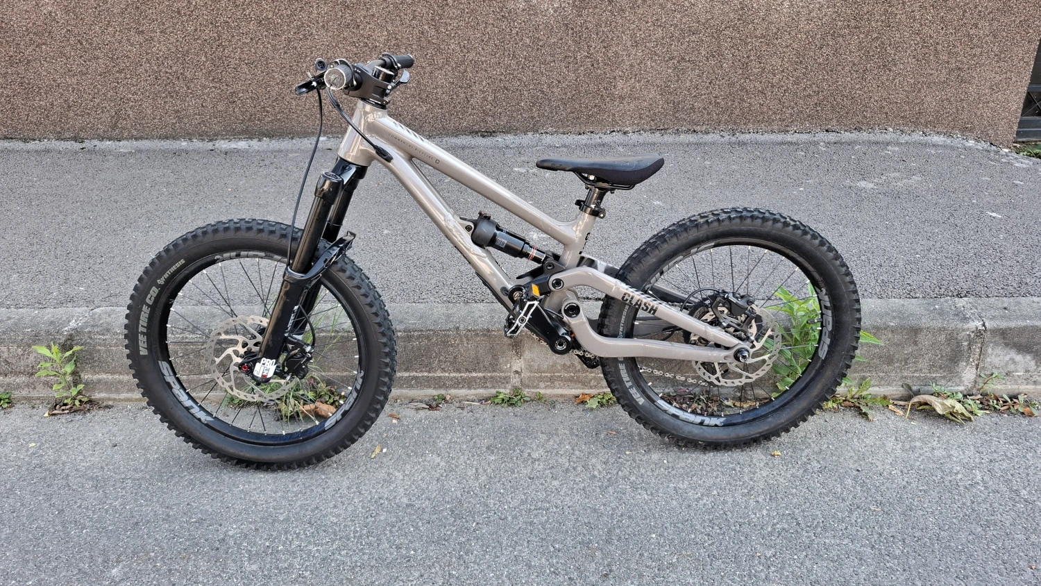 1. Commencal Clash