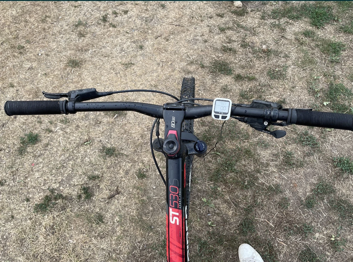 3. Vând bicicleta Rockrider ST530S